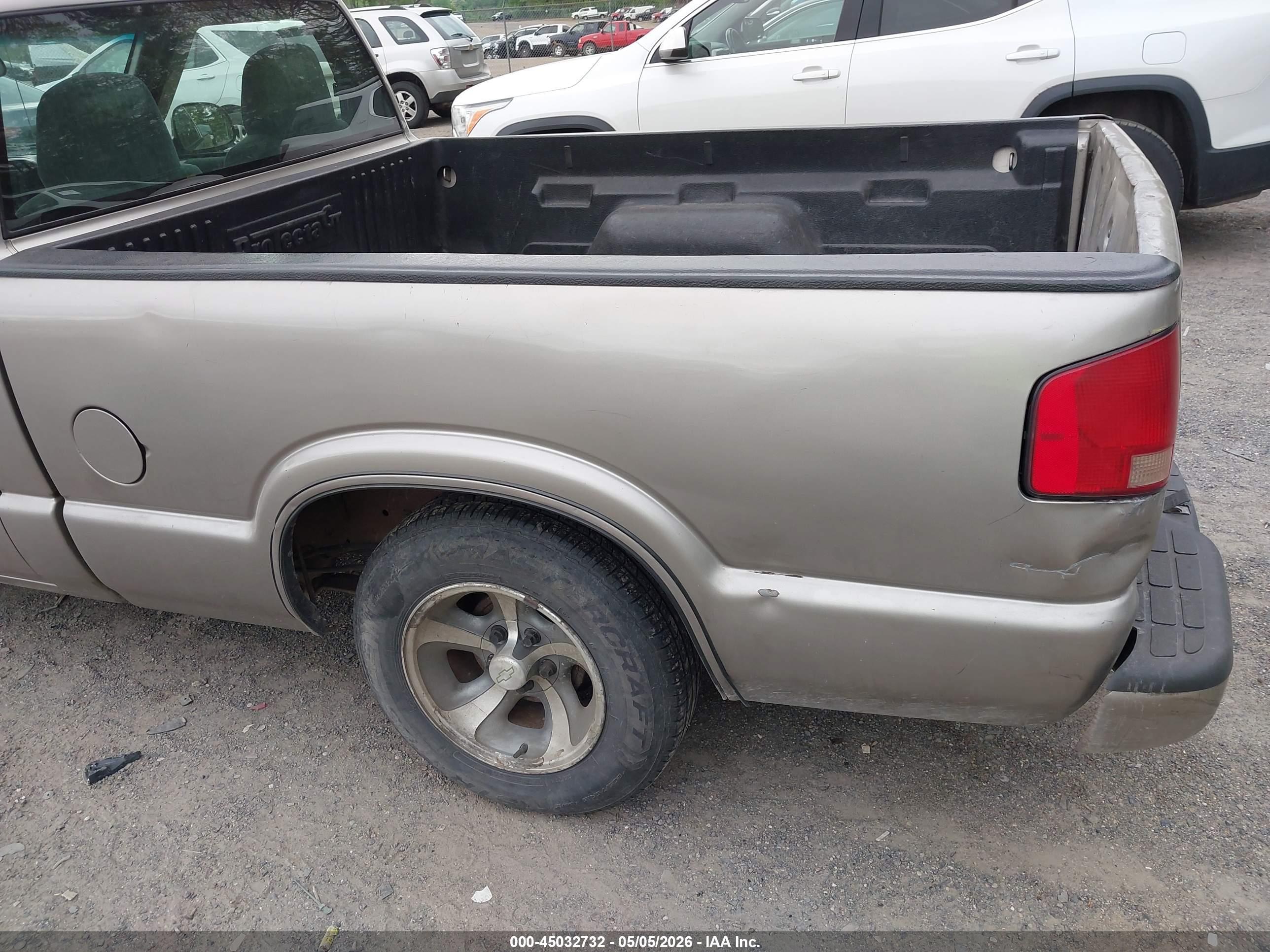 CHEVROLET S-10 image 6