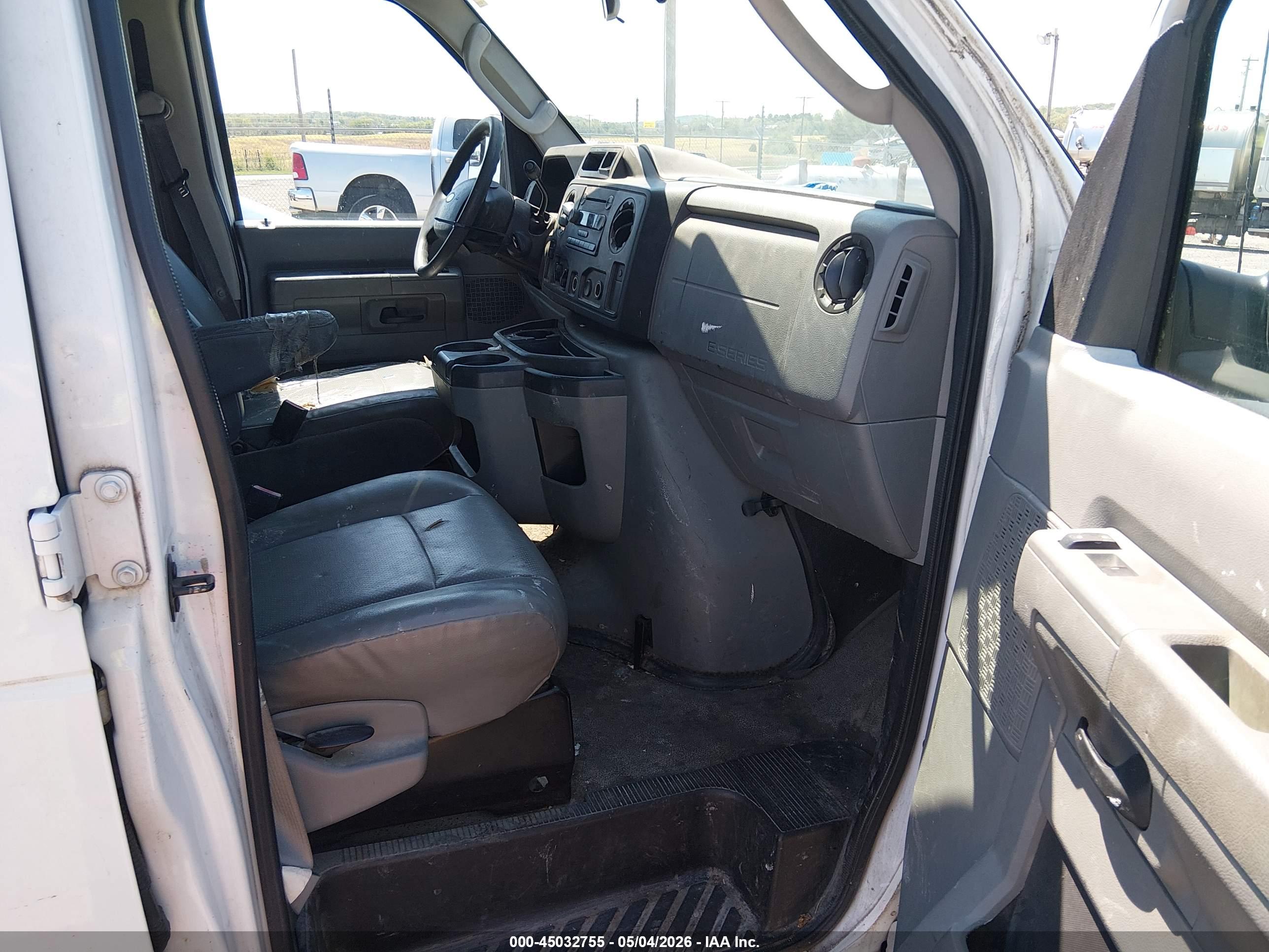 FORD E-250 image 5