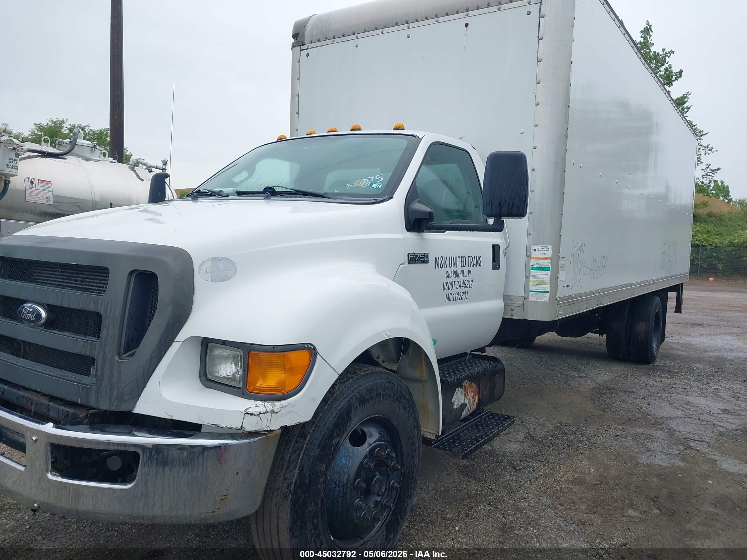 FORD F-750 image 2