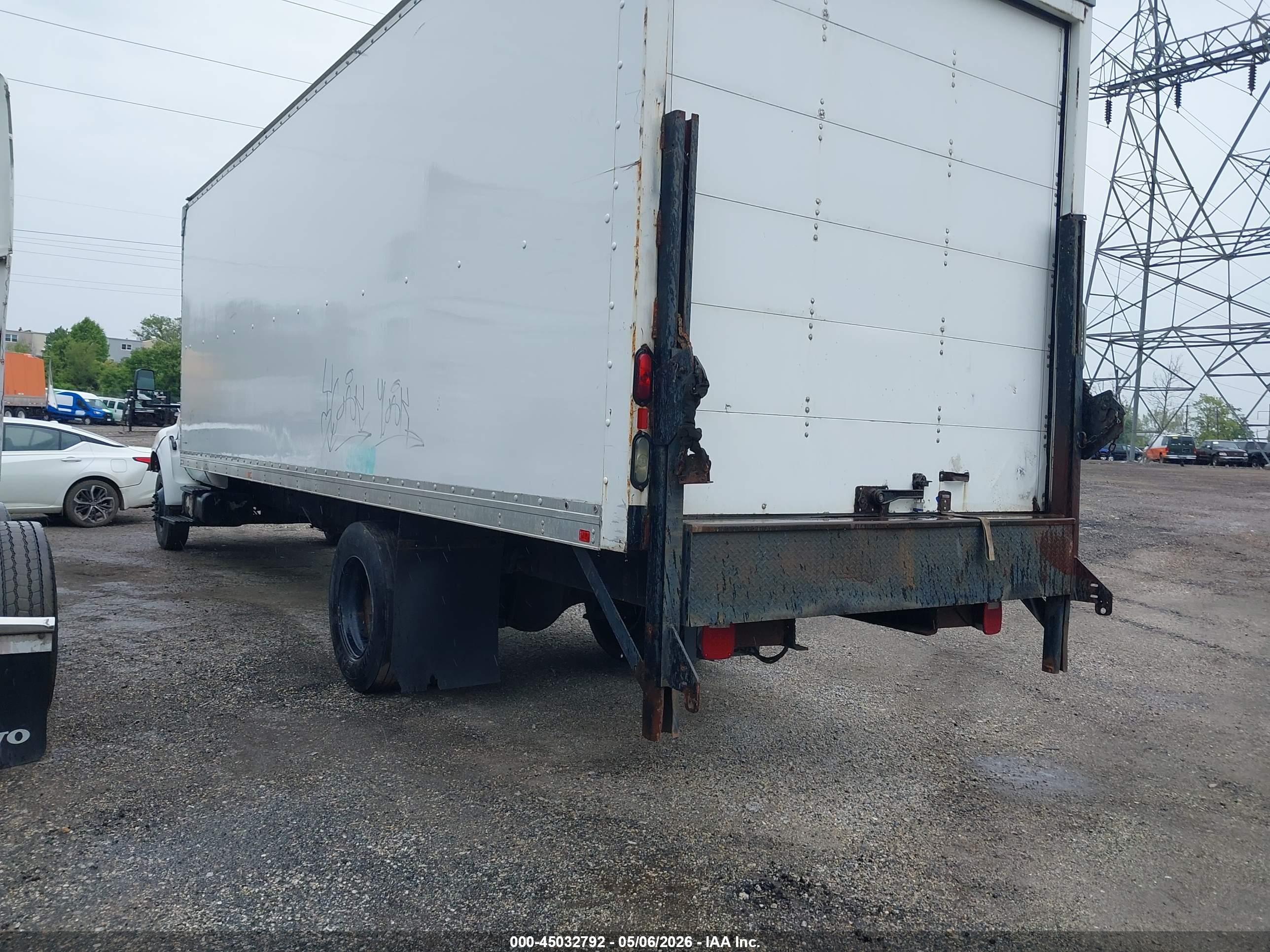 FORD F-750 image 3