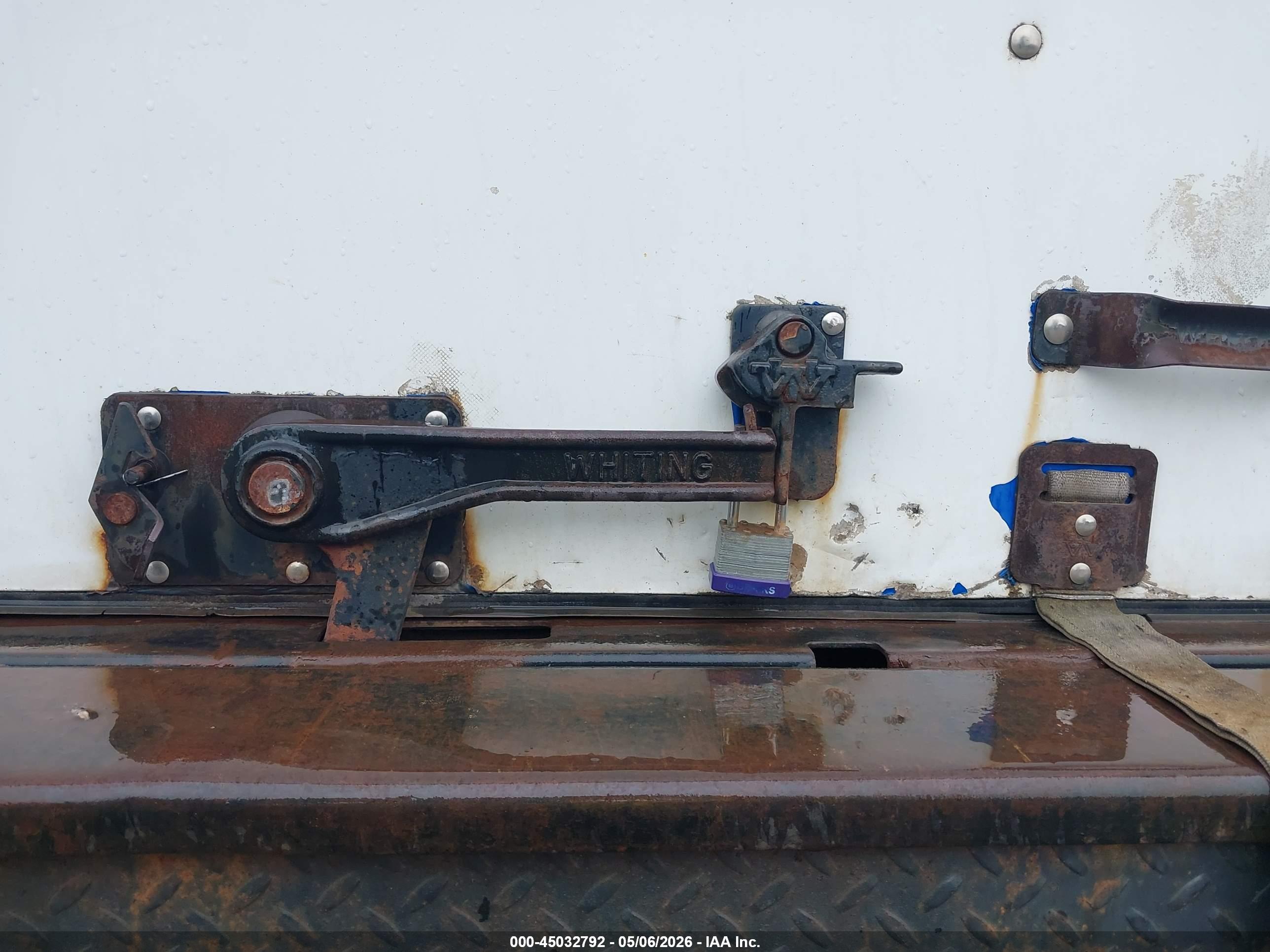 FORD F-750 image 7