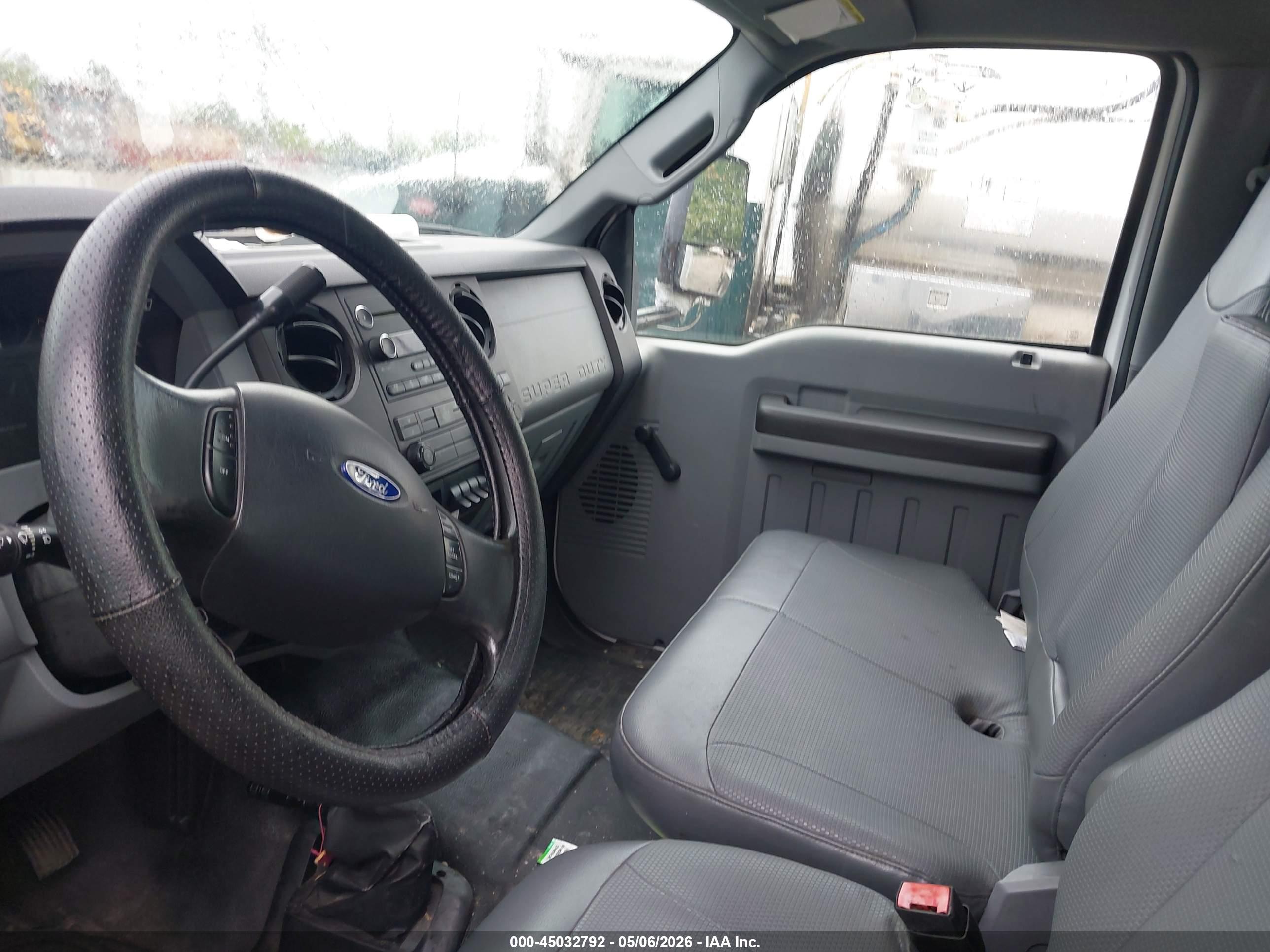 FORD F-750 image 8
