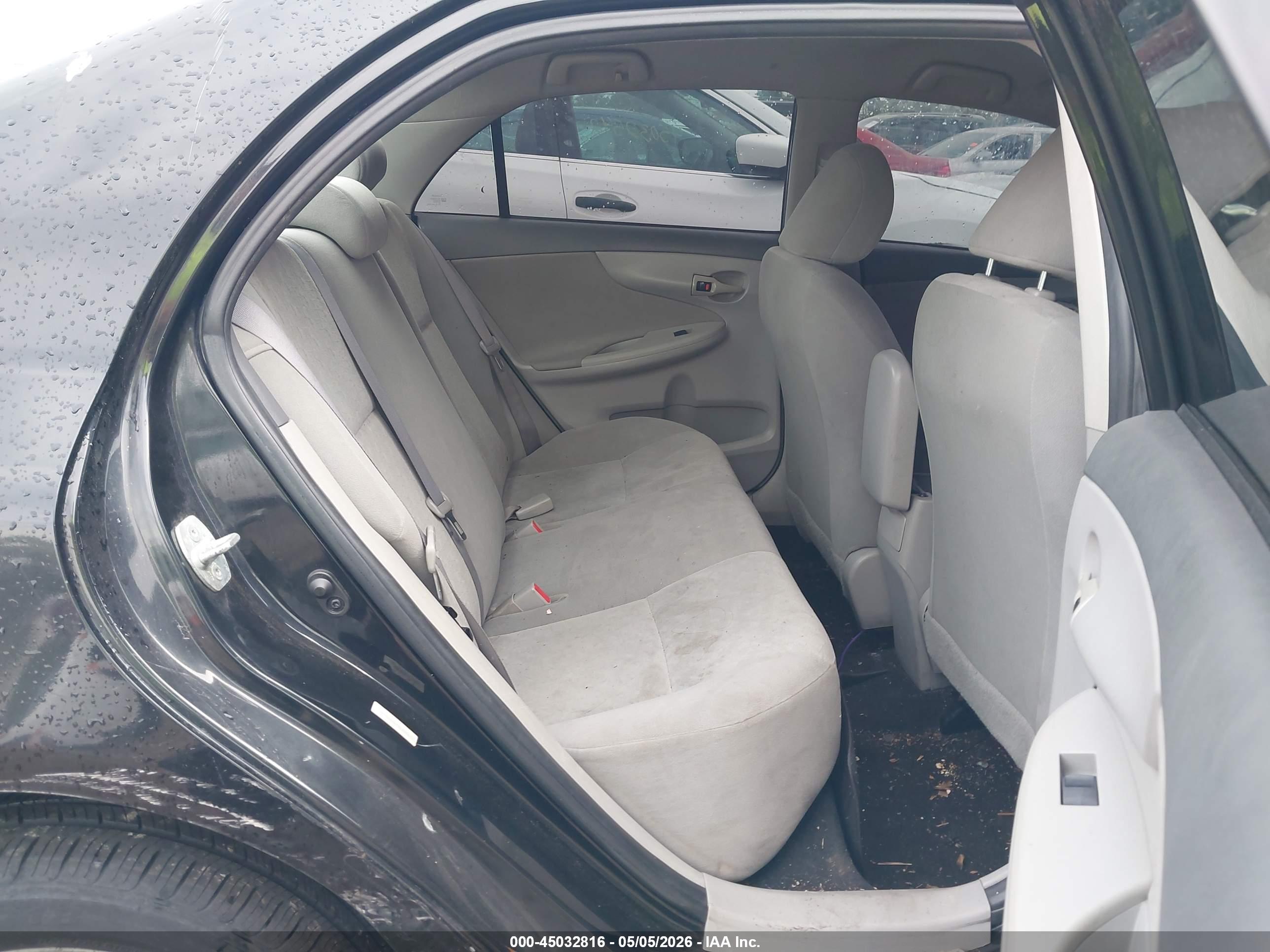 TOYOTA COROLLA image 8