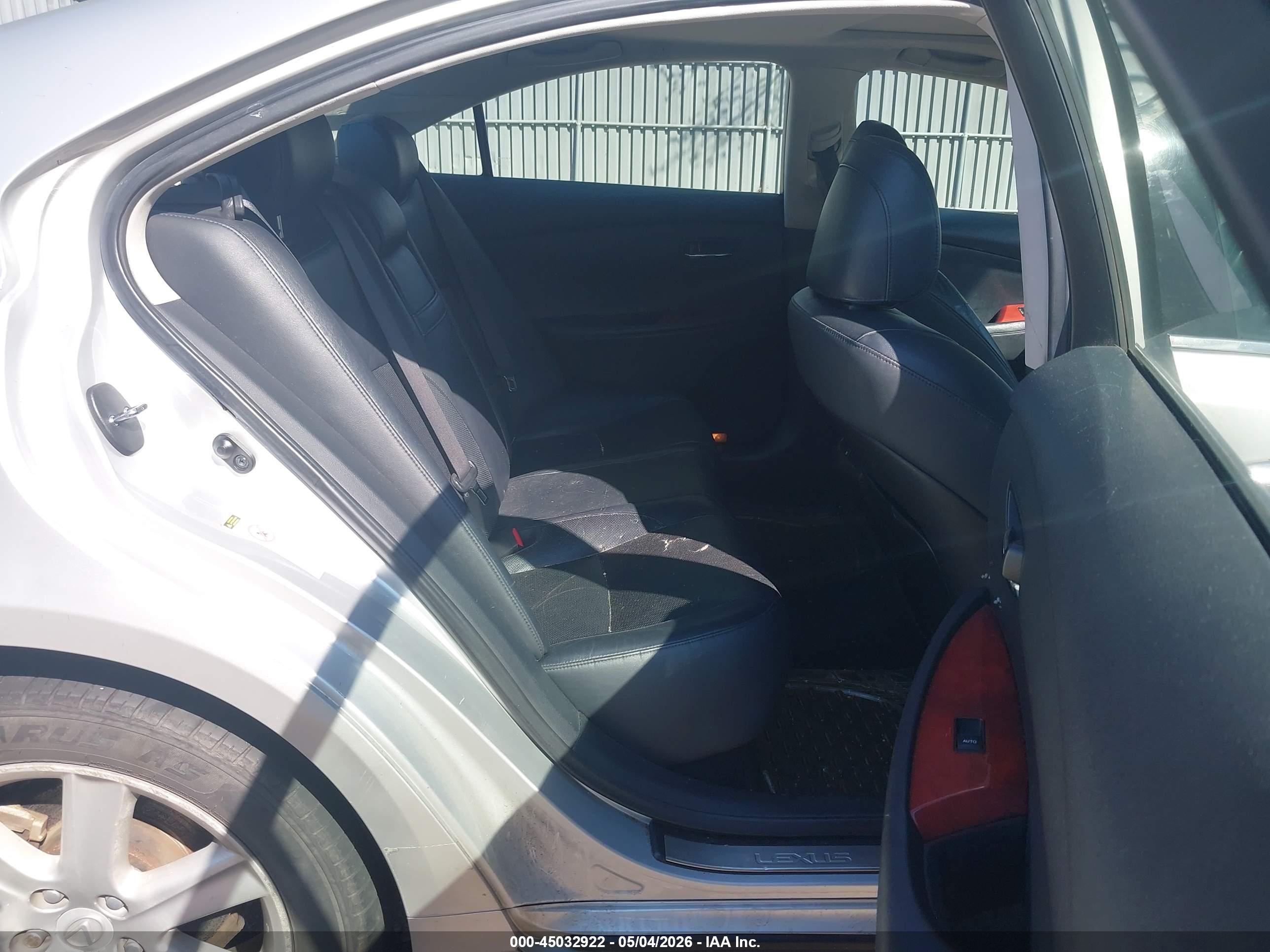 LEXUS ES image 8