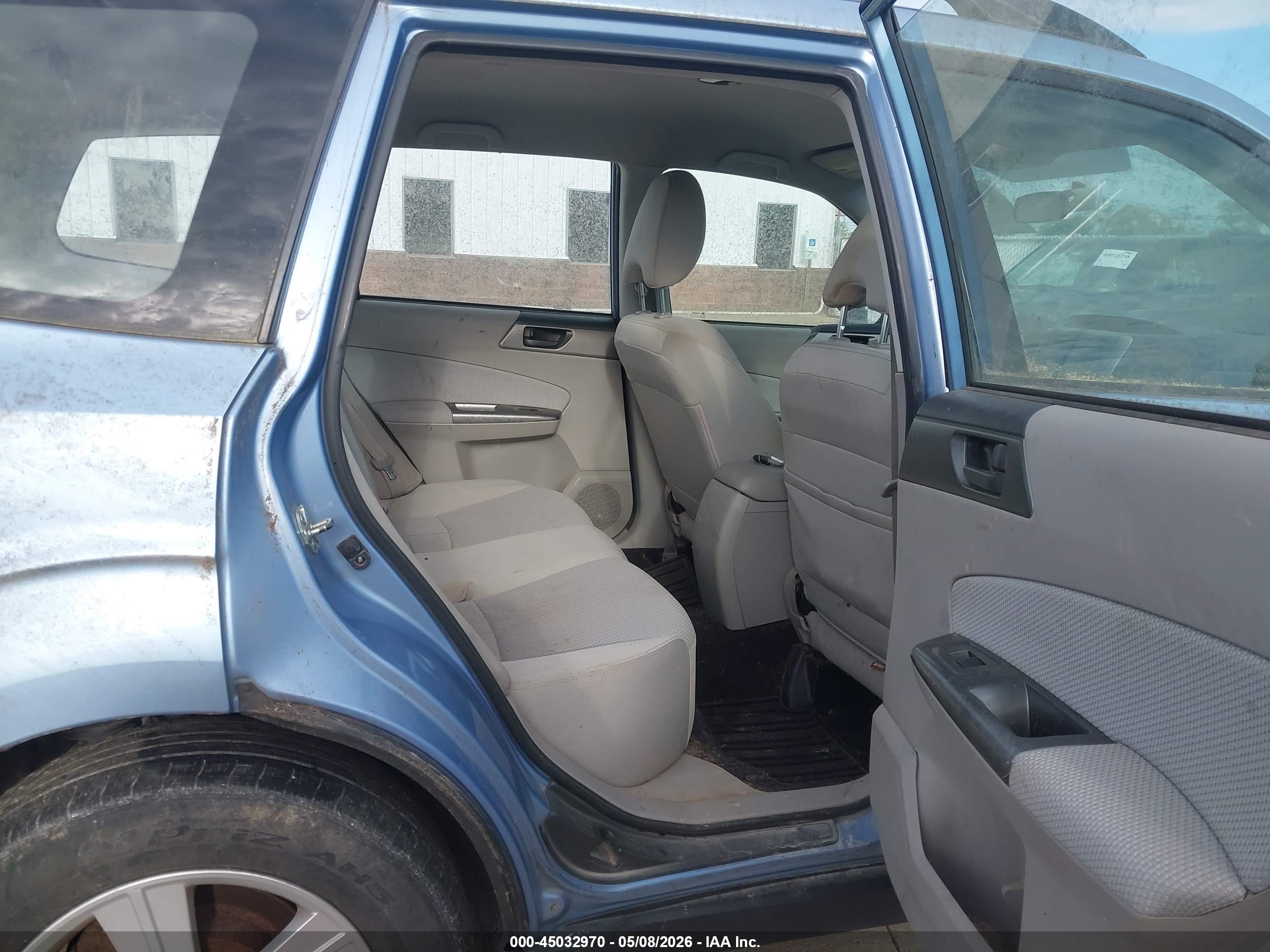SUBARU FORESTER image 8