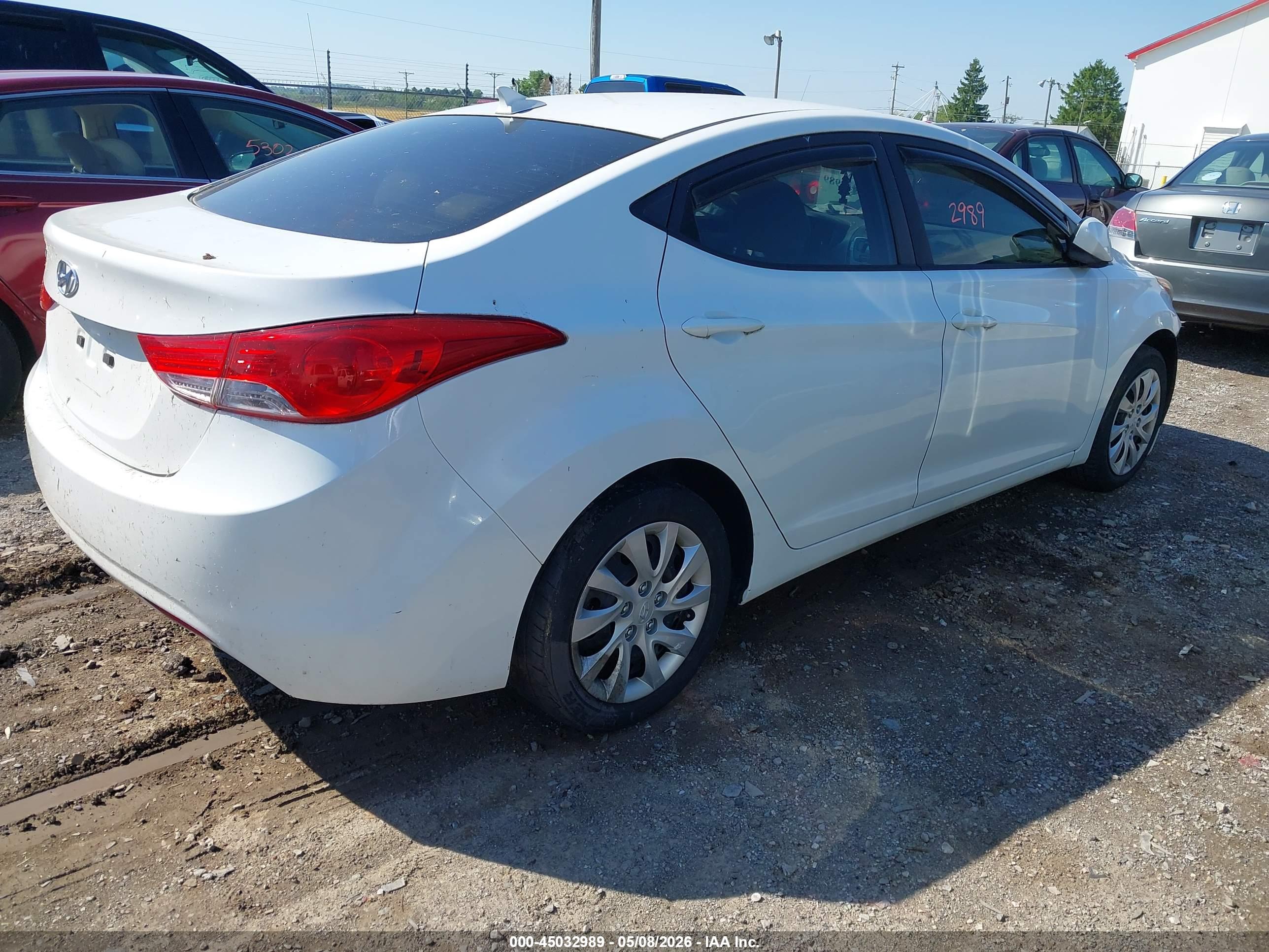 HYUNDAI ELANTRA image 4