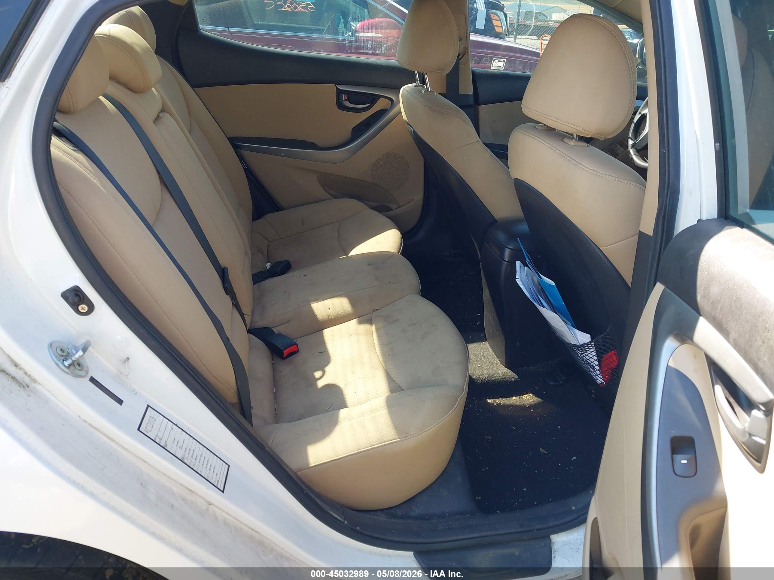 HYUNDAI ELANTRA image 8
