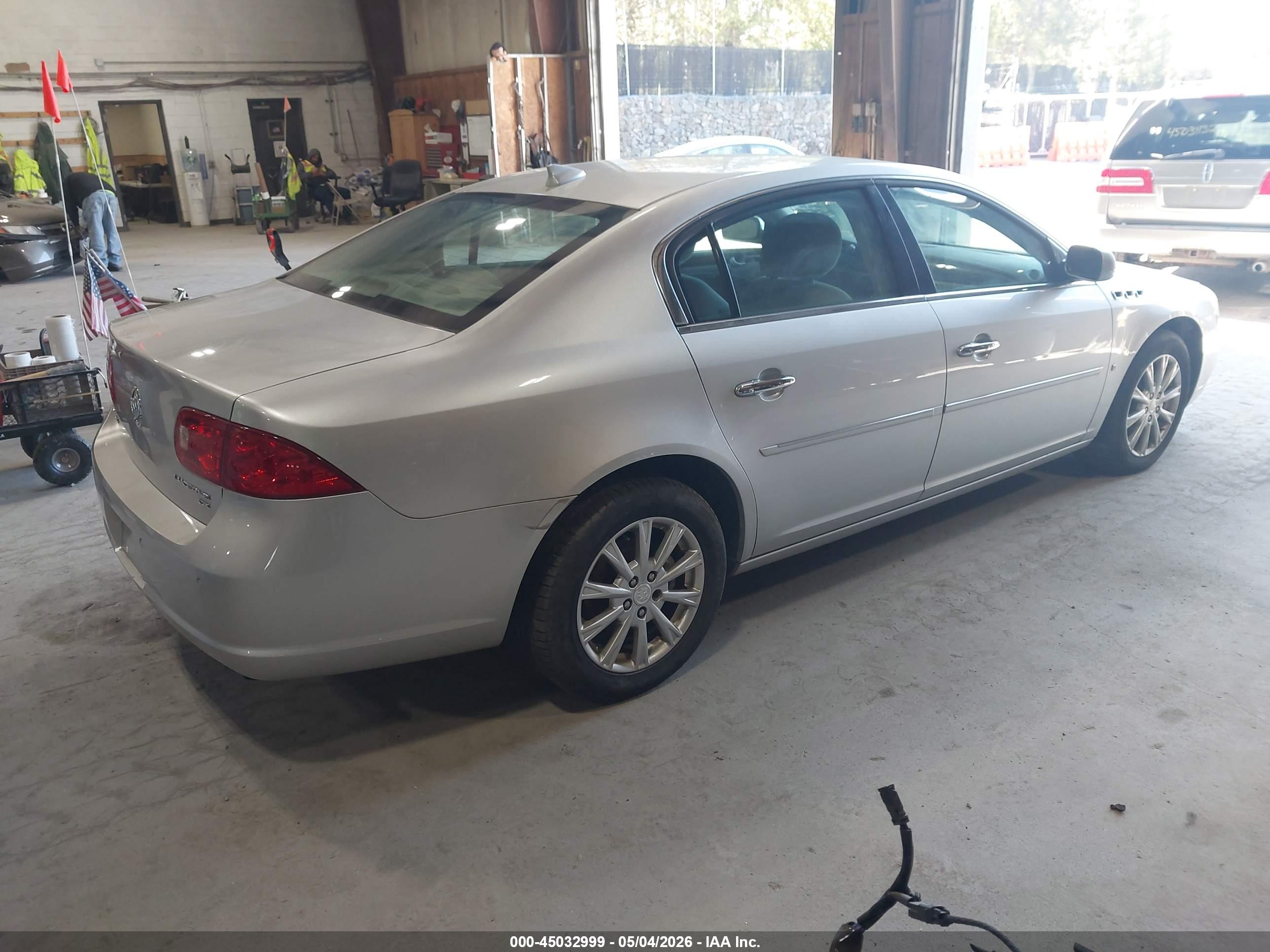BUICK LUCERNE image 4