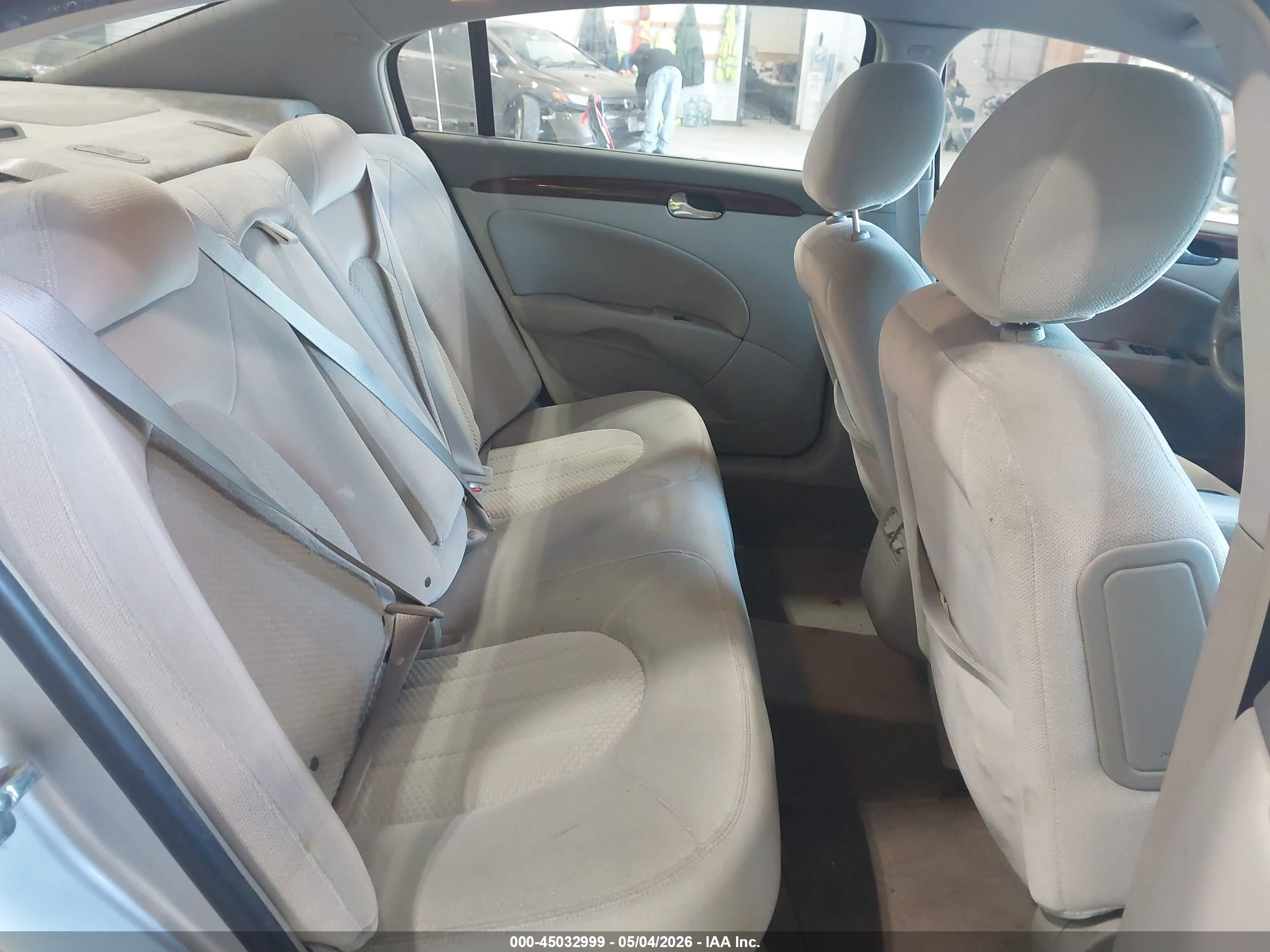 BUICK LUCERNE image 8