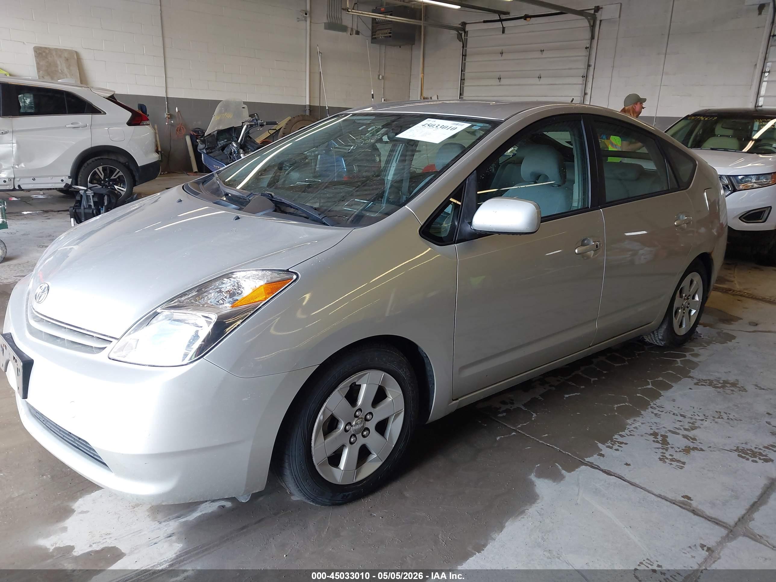 TOYOTA PRIUS image 2