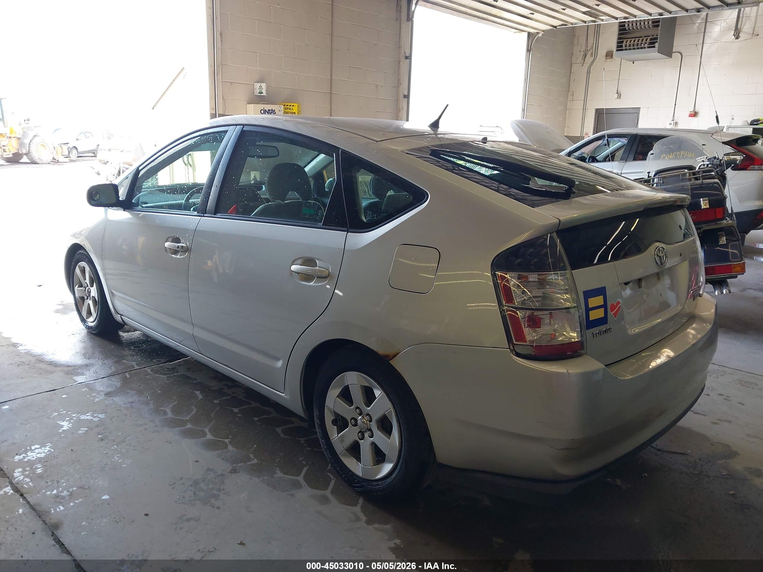TOYOTA PRIUS image 3