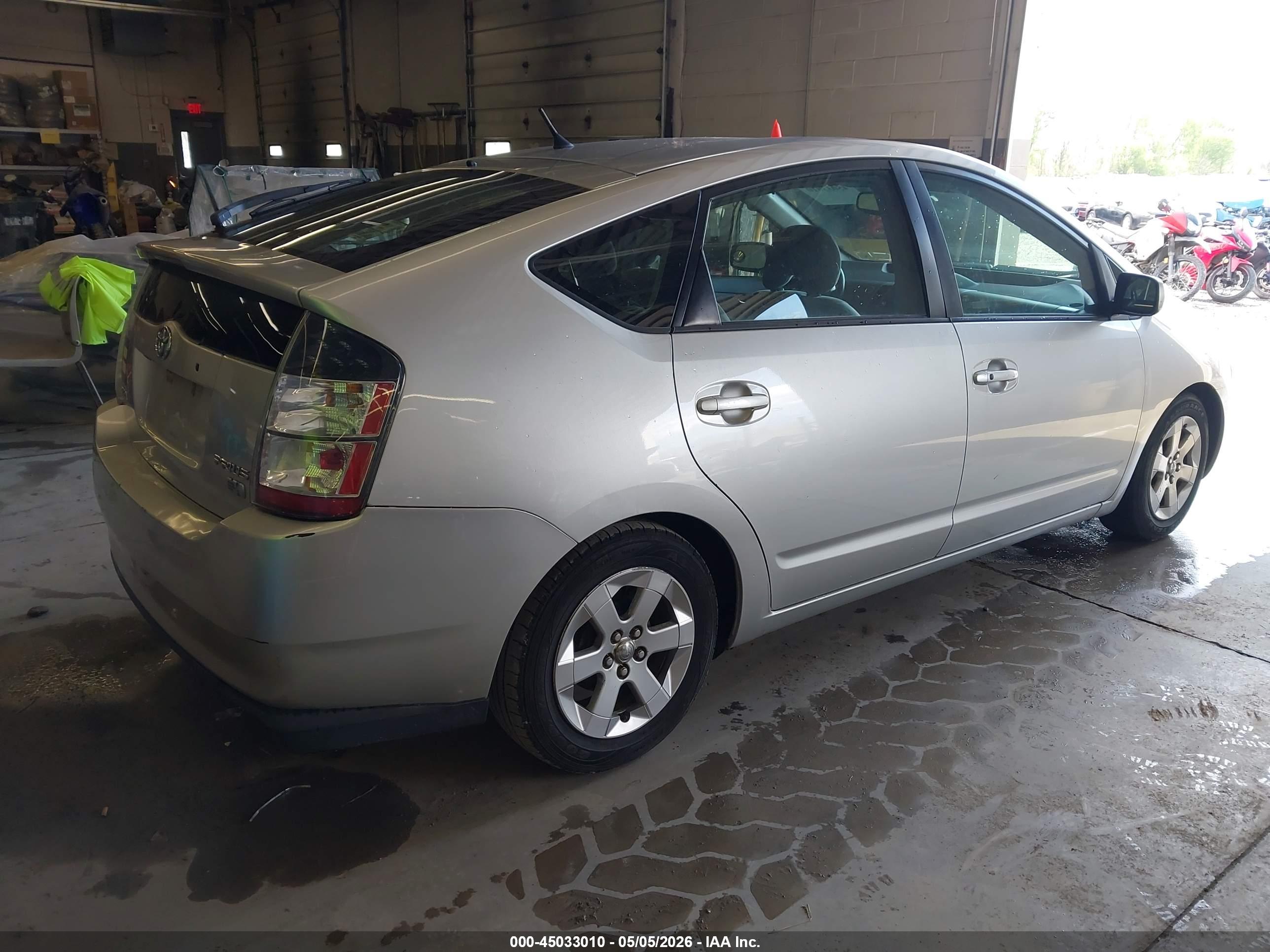 TOYOTA PRIUS image 4