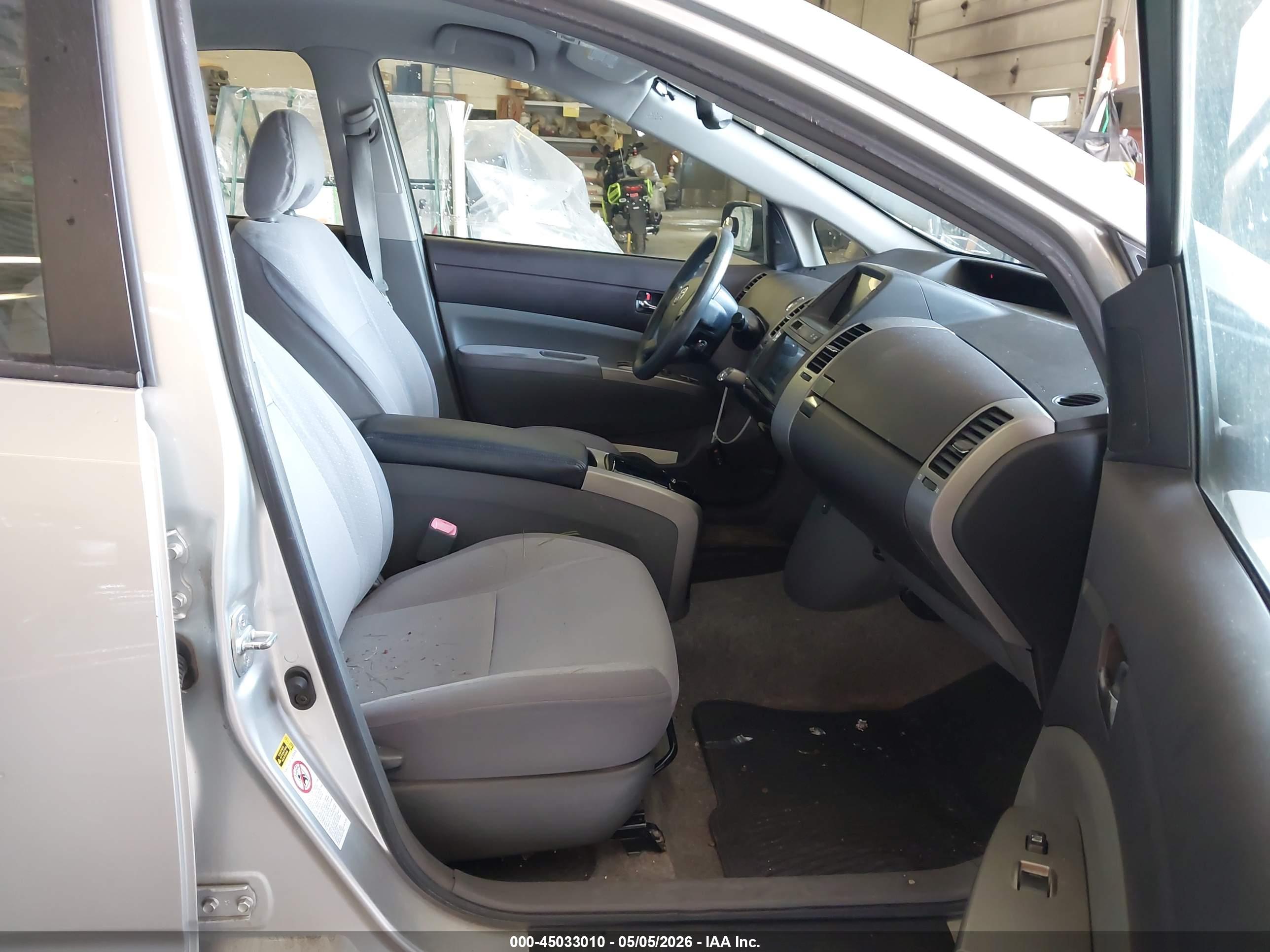 TOYOTA PRIUS image 5