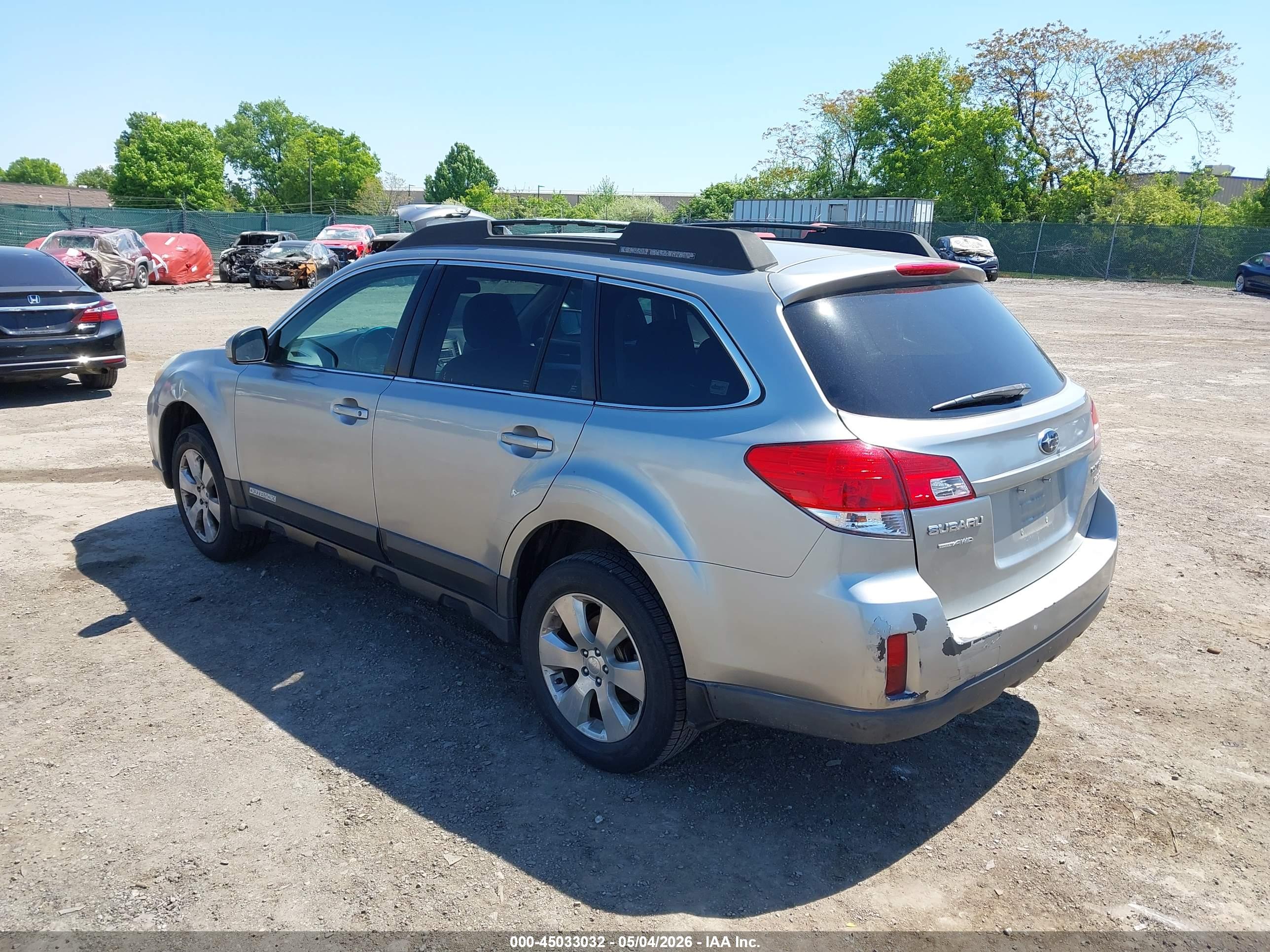 SUBARU OUTBACK image 3
