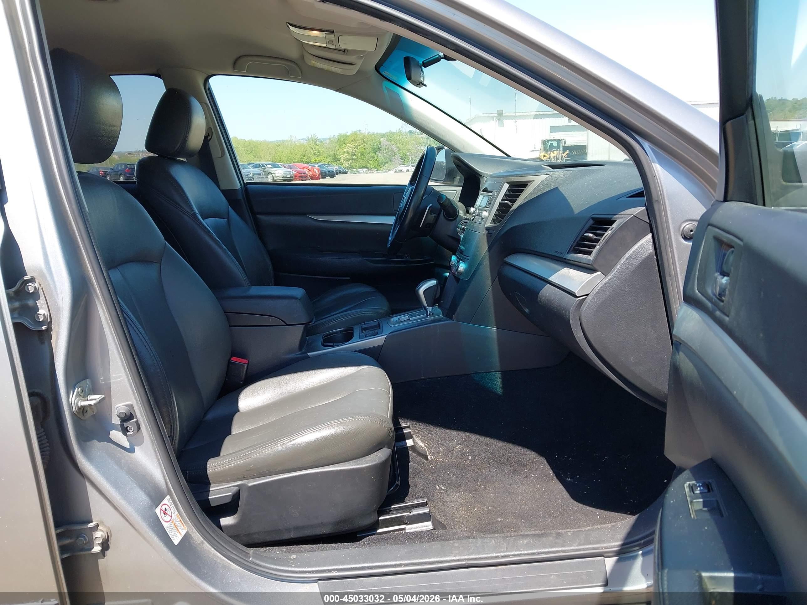 SUBARU OUTBACK image 5