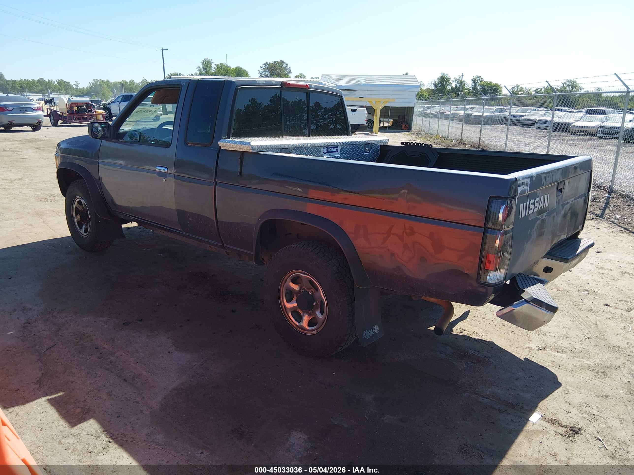 NISSAN TRUCK image 3