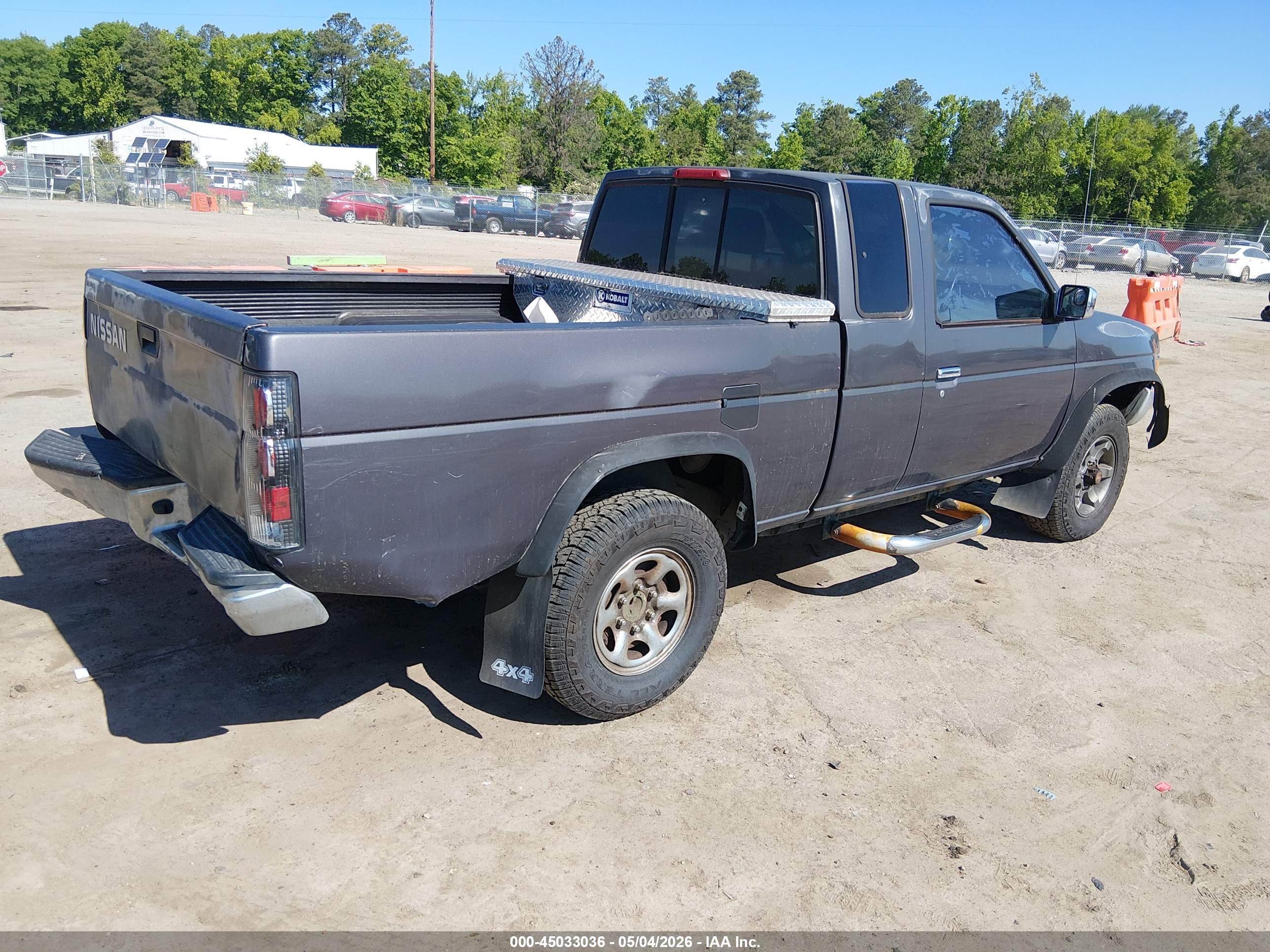 NISSAN TRUCK image 4