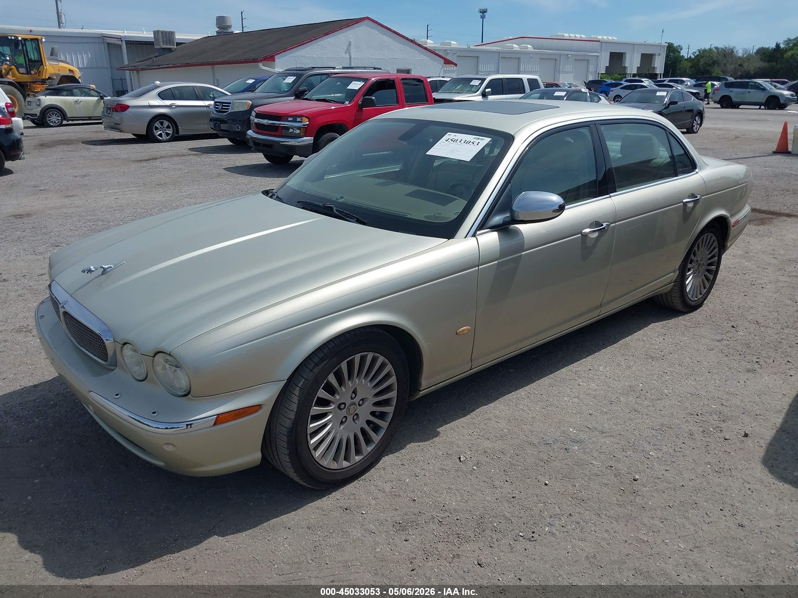 JAGUAR XJ image 2