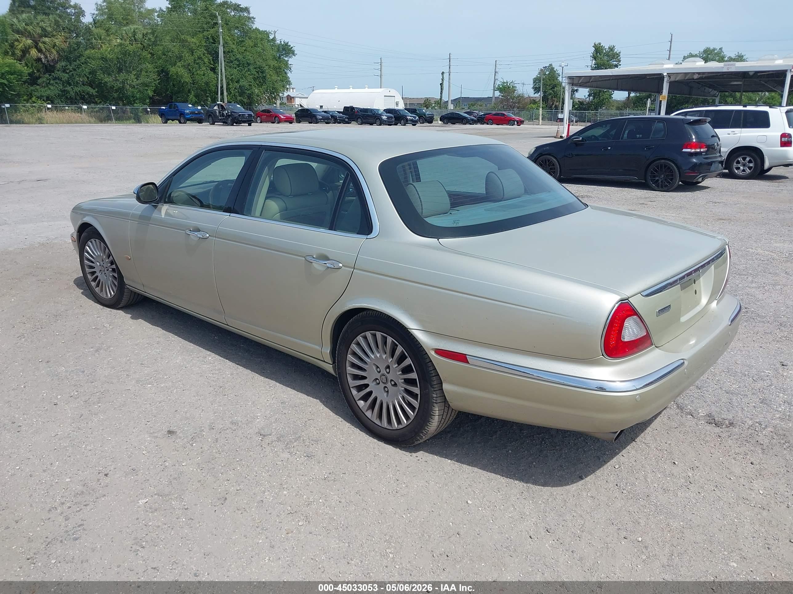 JAGUAR XJ image 3