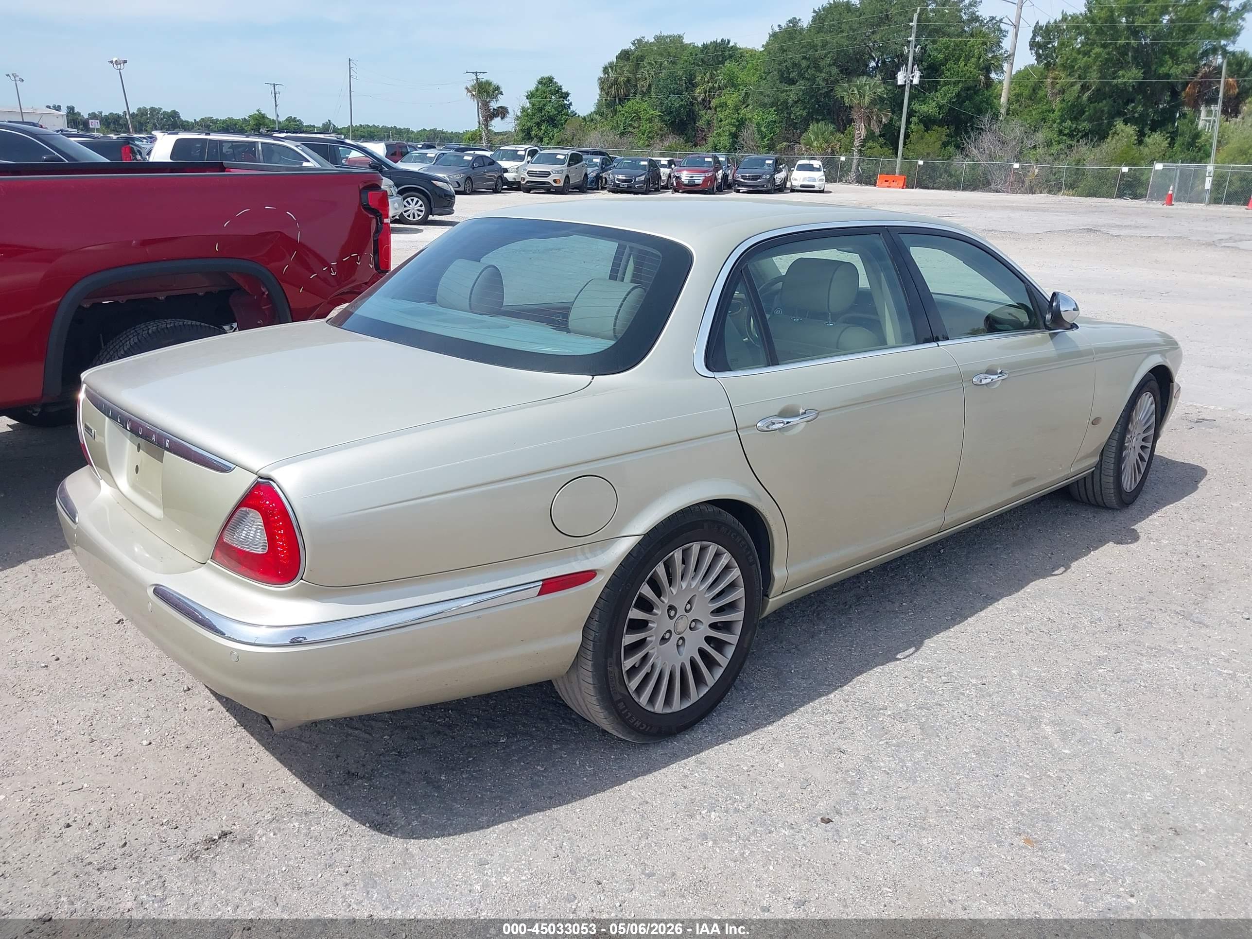 JAGUAR XJ image 4