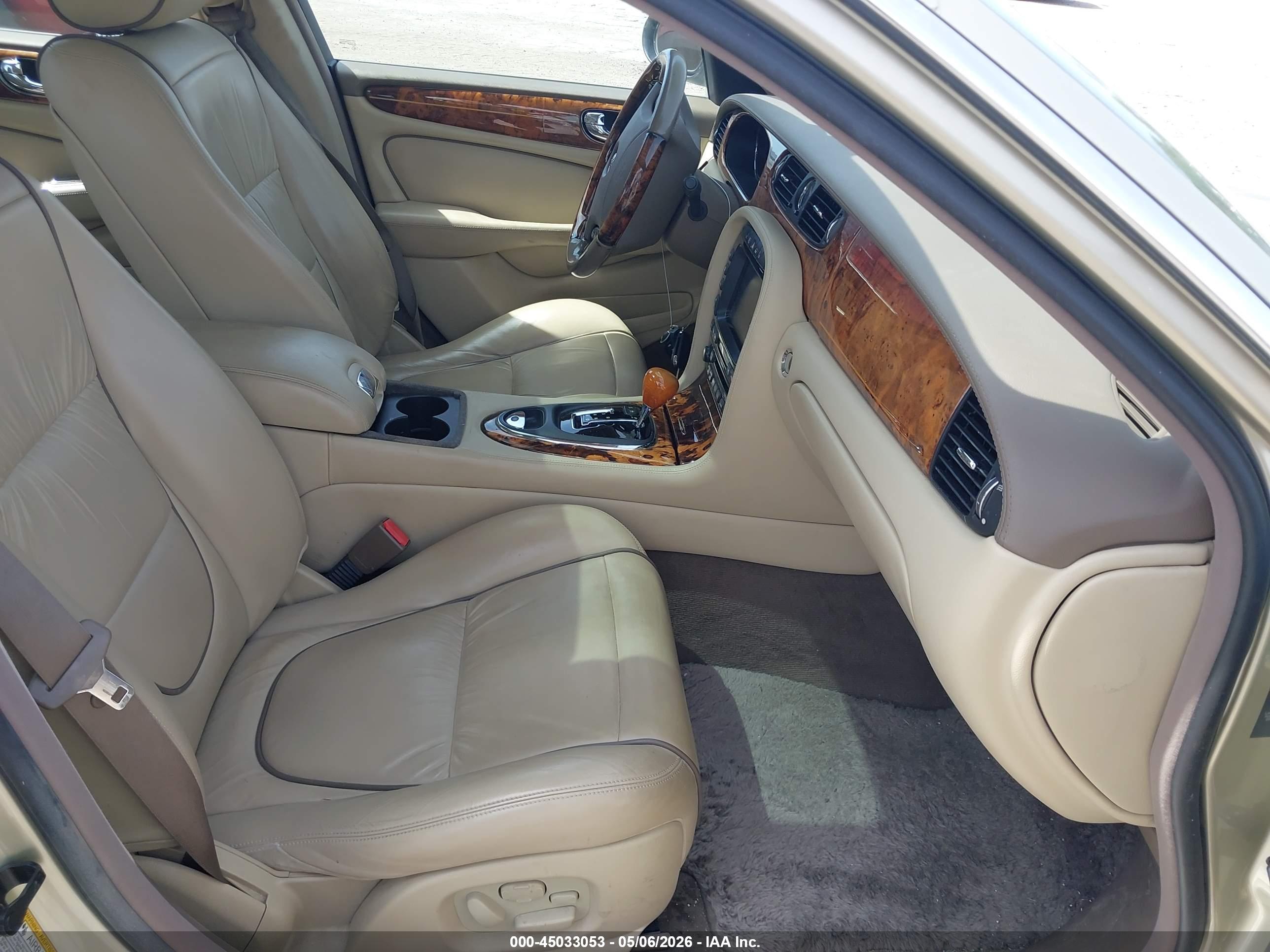 JAGUAR XJ image 5