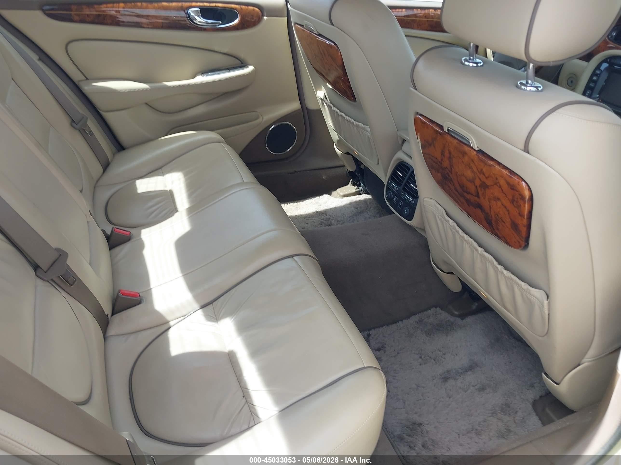 JAGUAR XJ image 8