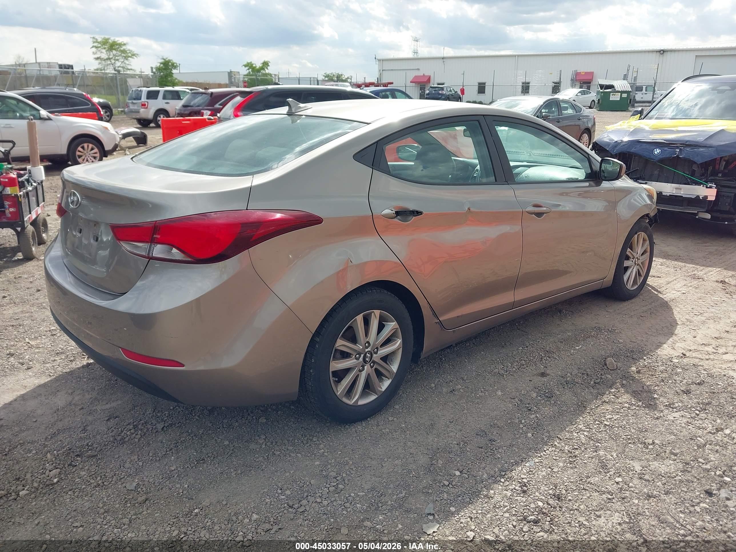 HYUNDAI ELANTRA image 4