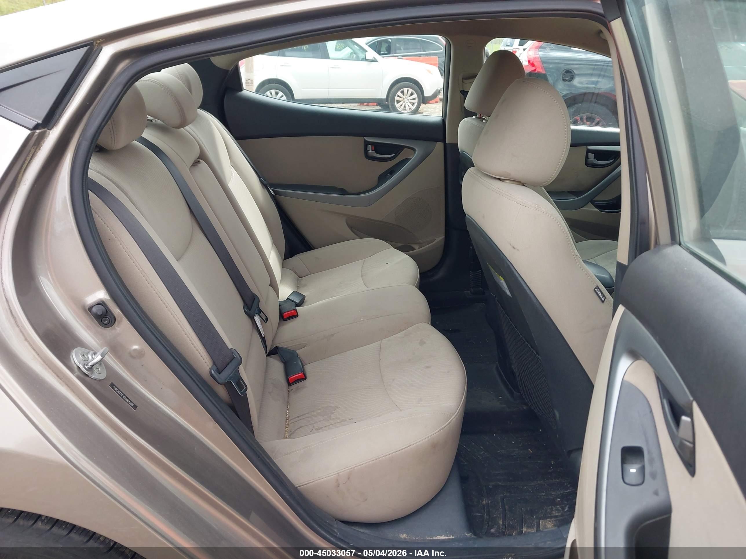 HYUNDAI ELANTRA image 8