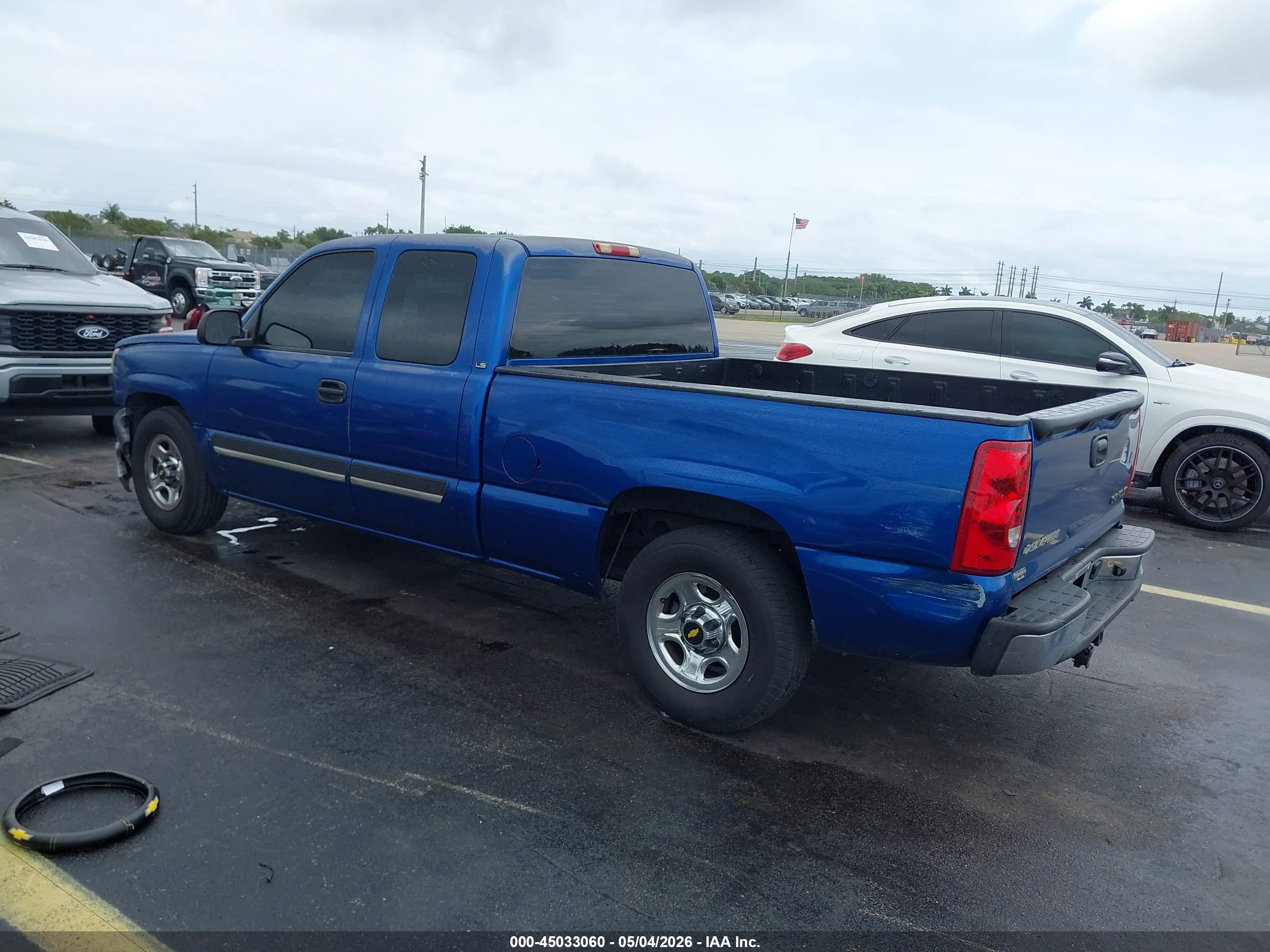 CHEVROLET SILVERADO image 3