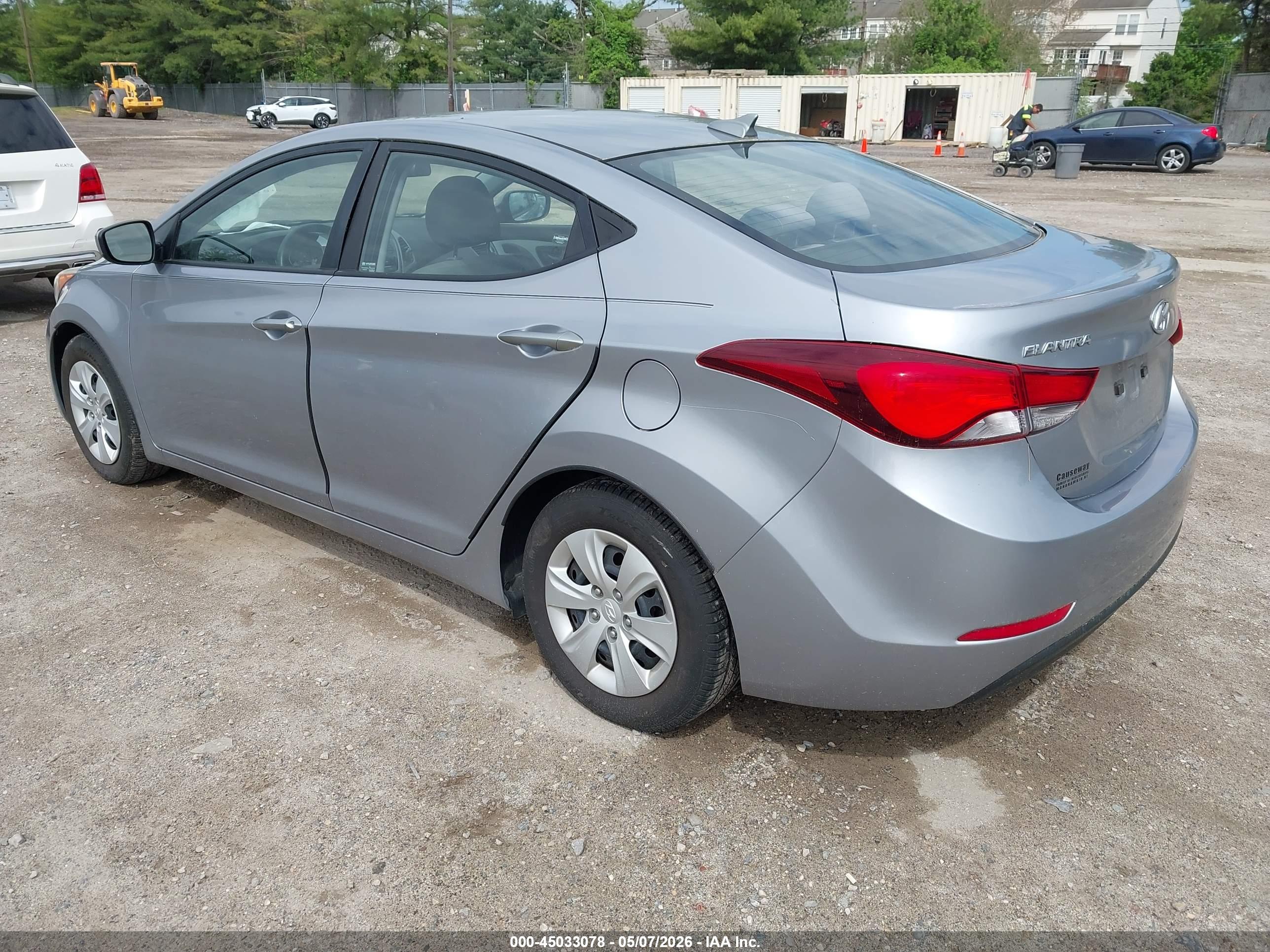 HYUNDAI ELANTRA image 3