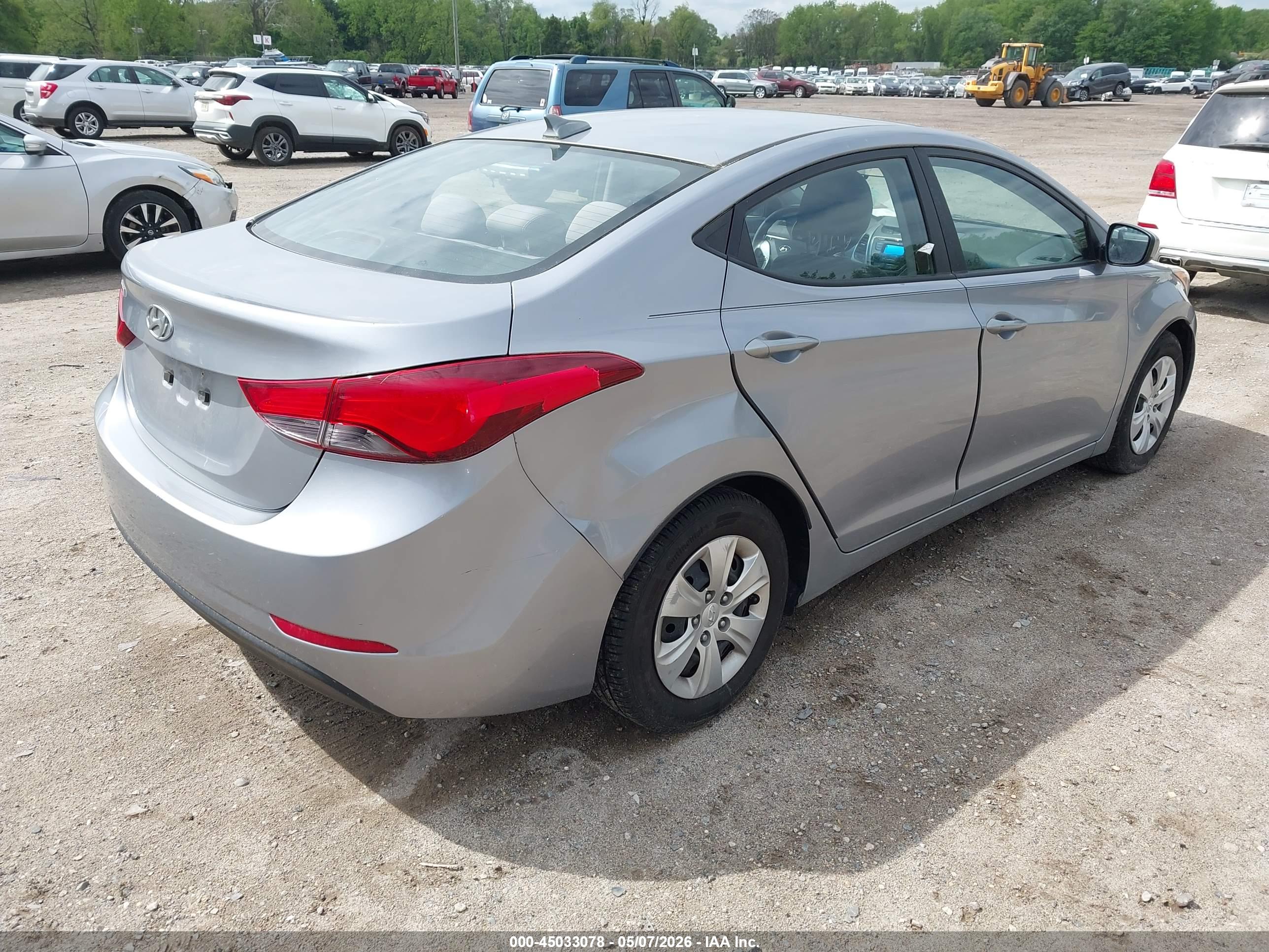 HYUNDAI ELANTRA image 4
