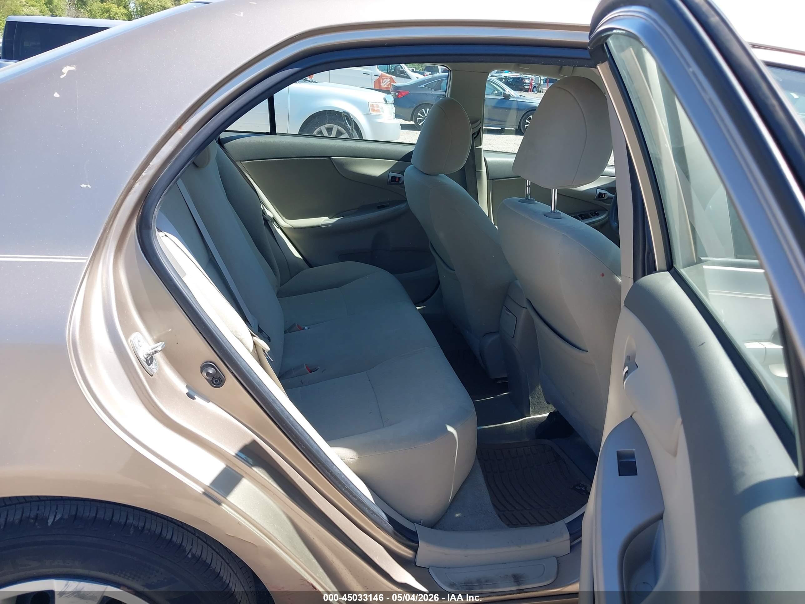 TOYOTA COROLLA image 8