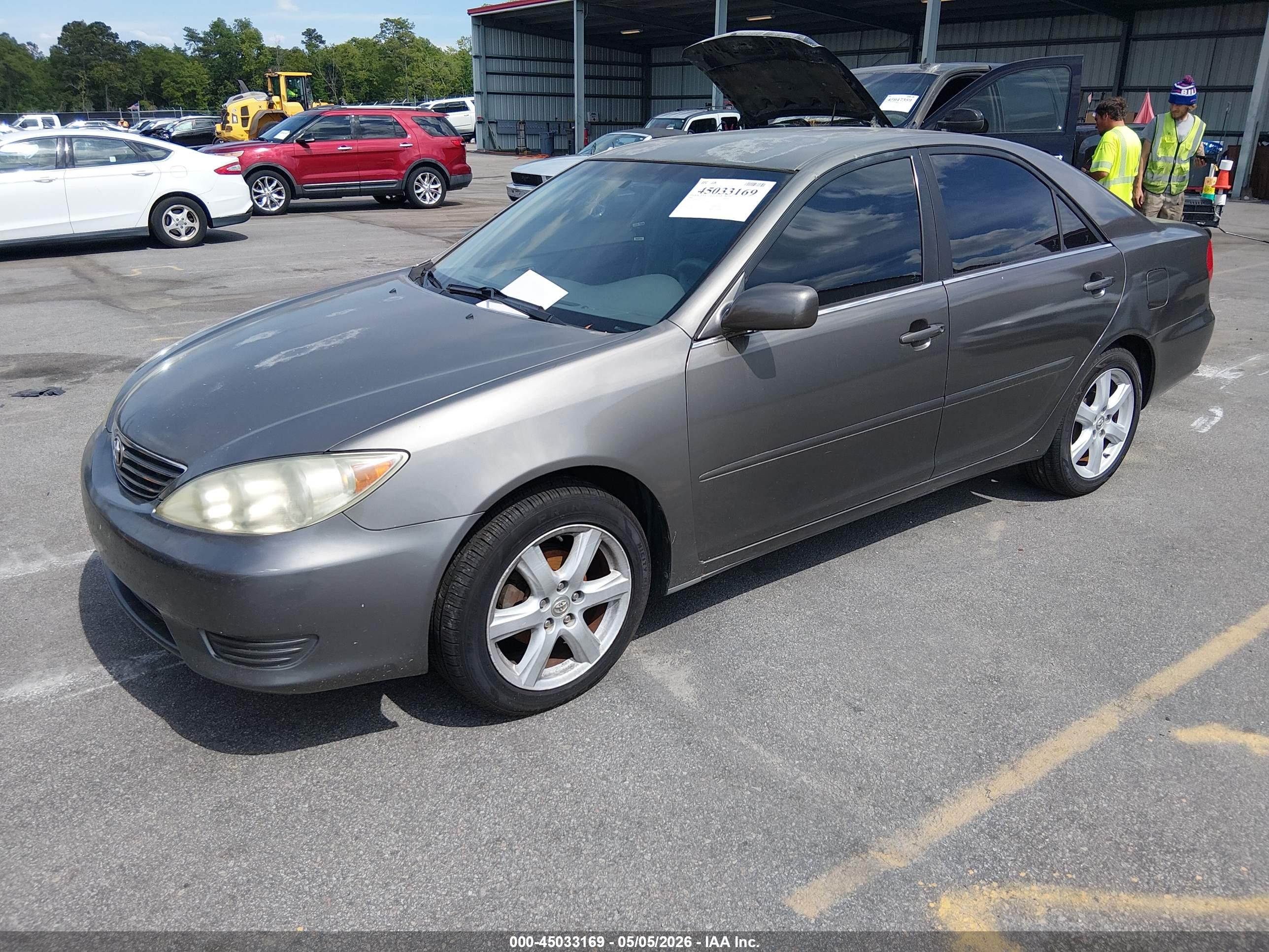 TOYOTA CAMRY image 2