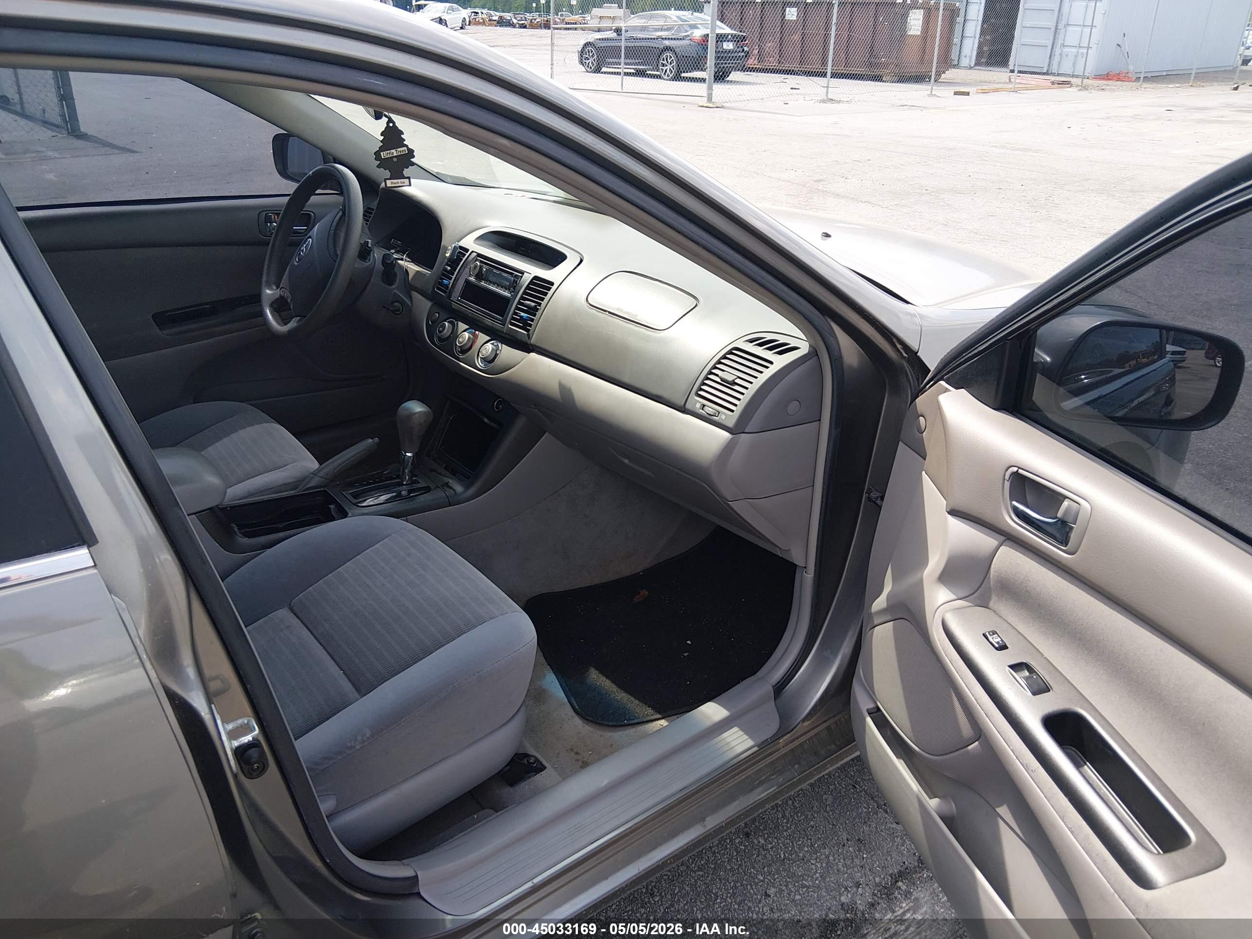 TOYOTA CAMRY image 5