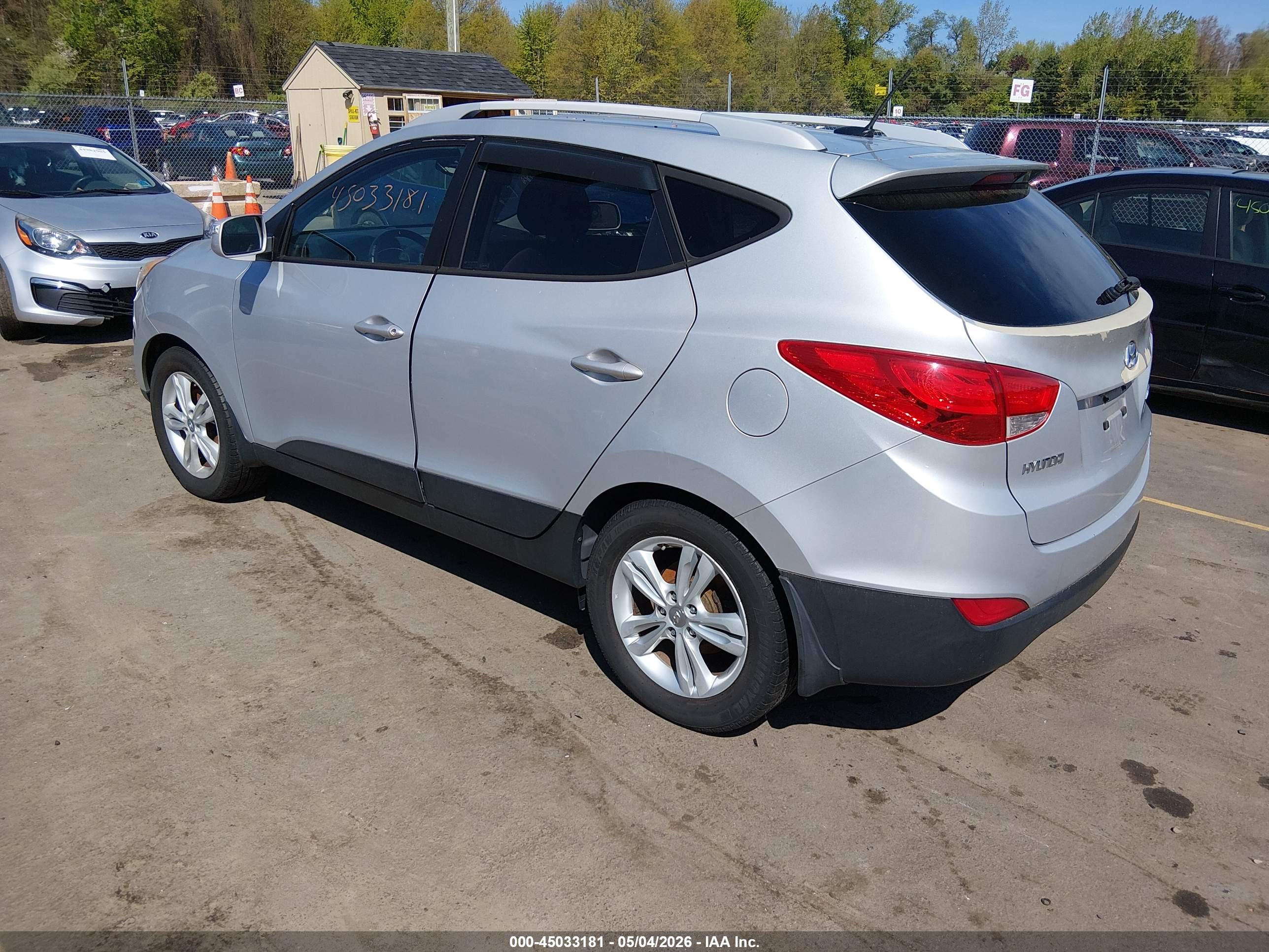 HYUNDAI TUCSON image 3
