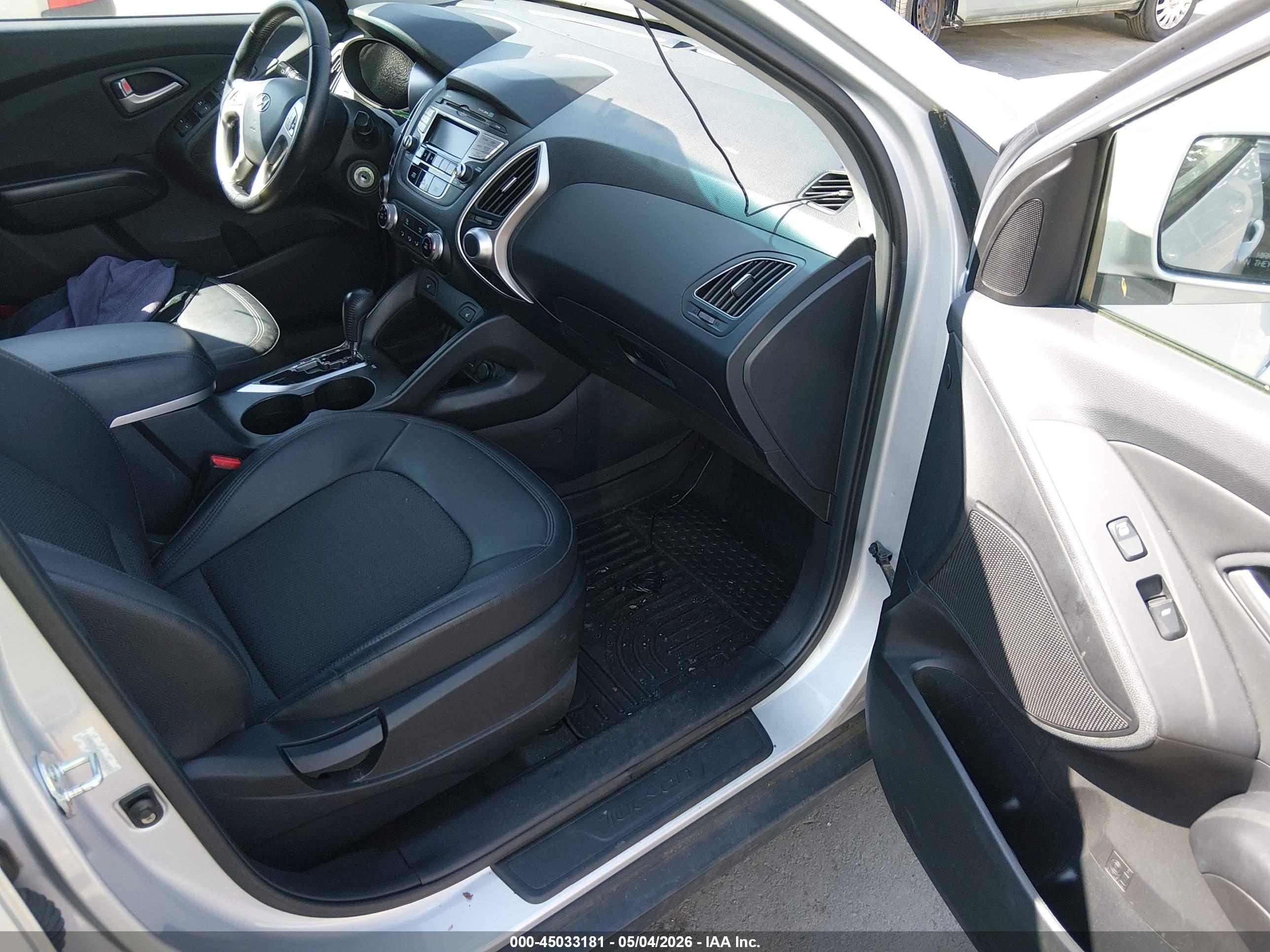 HYUNDAI TUCSON image 5
