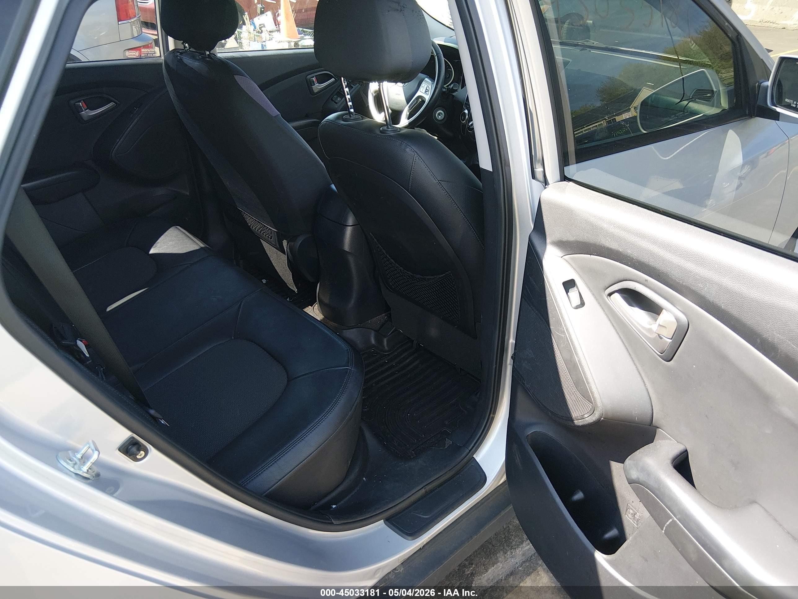 HYUNDAI TUCSON image 8