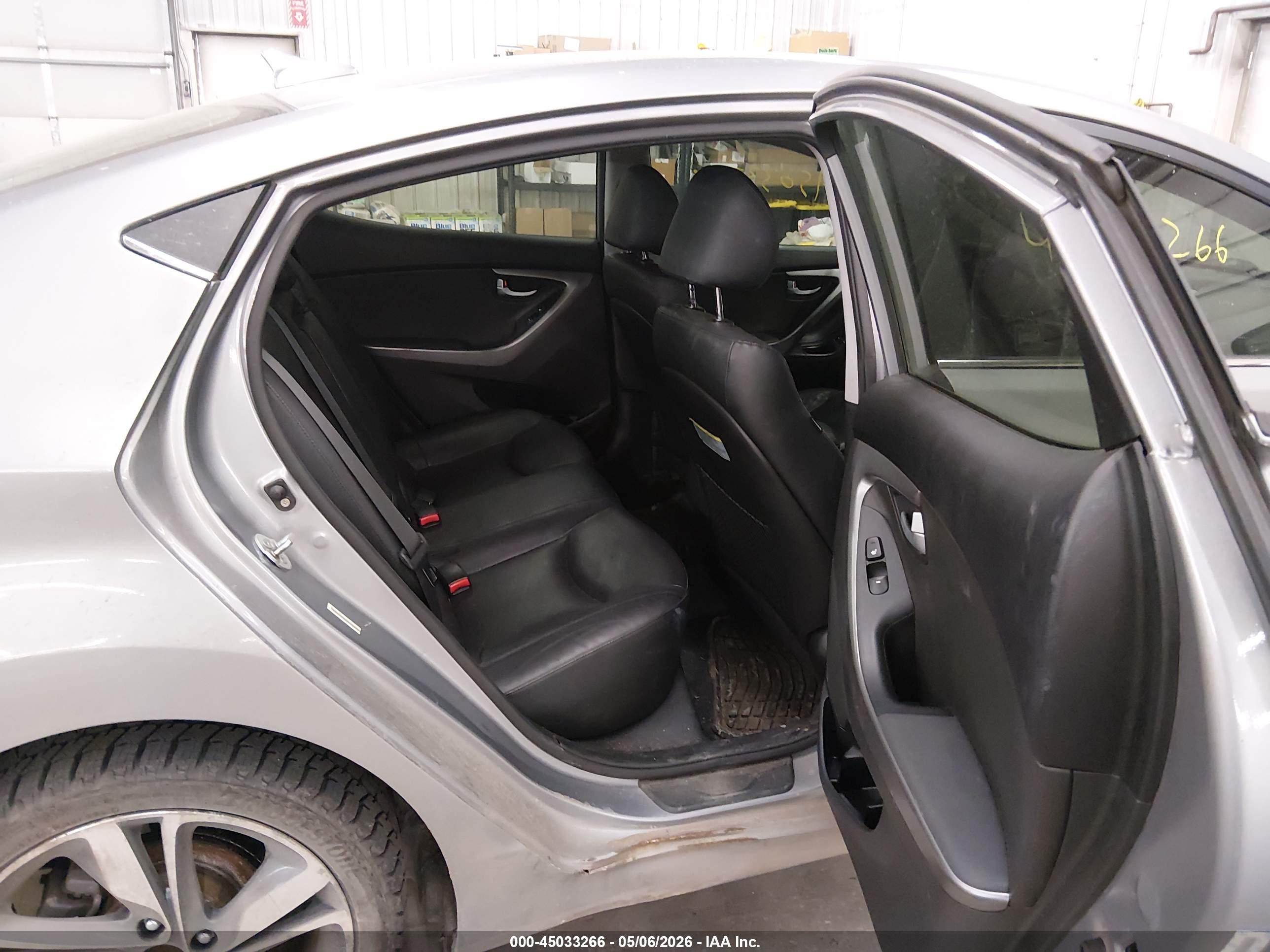 HYUNDAI ELANTRA image 8