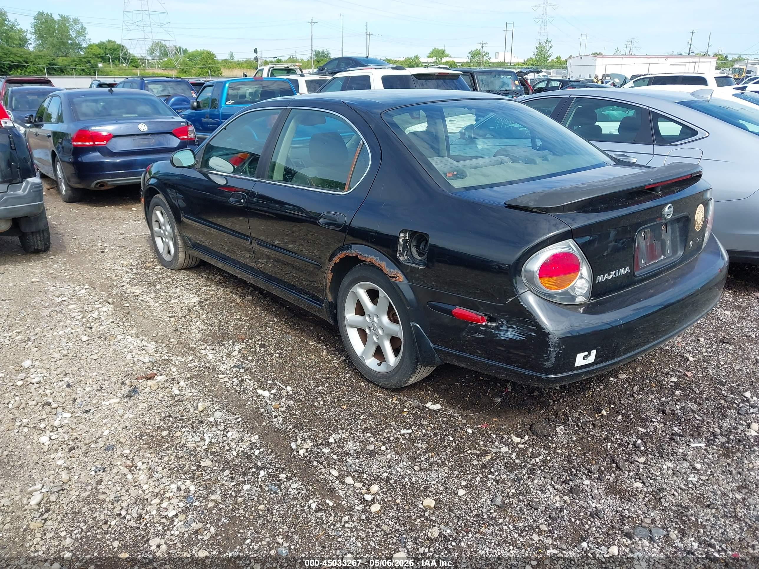 NISSAN MAXIMA image 3