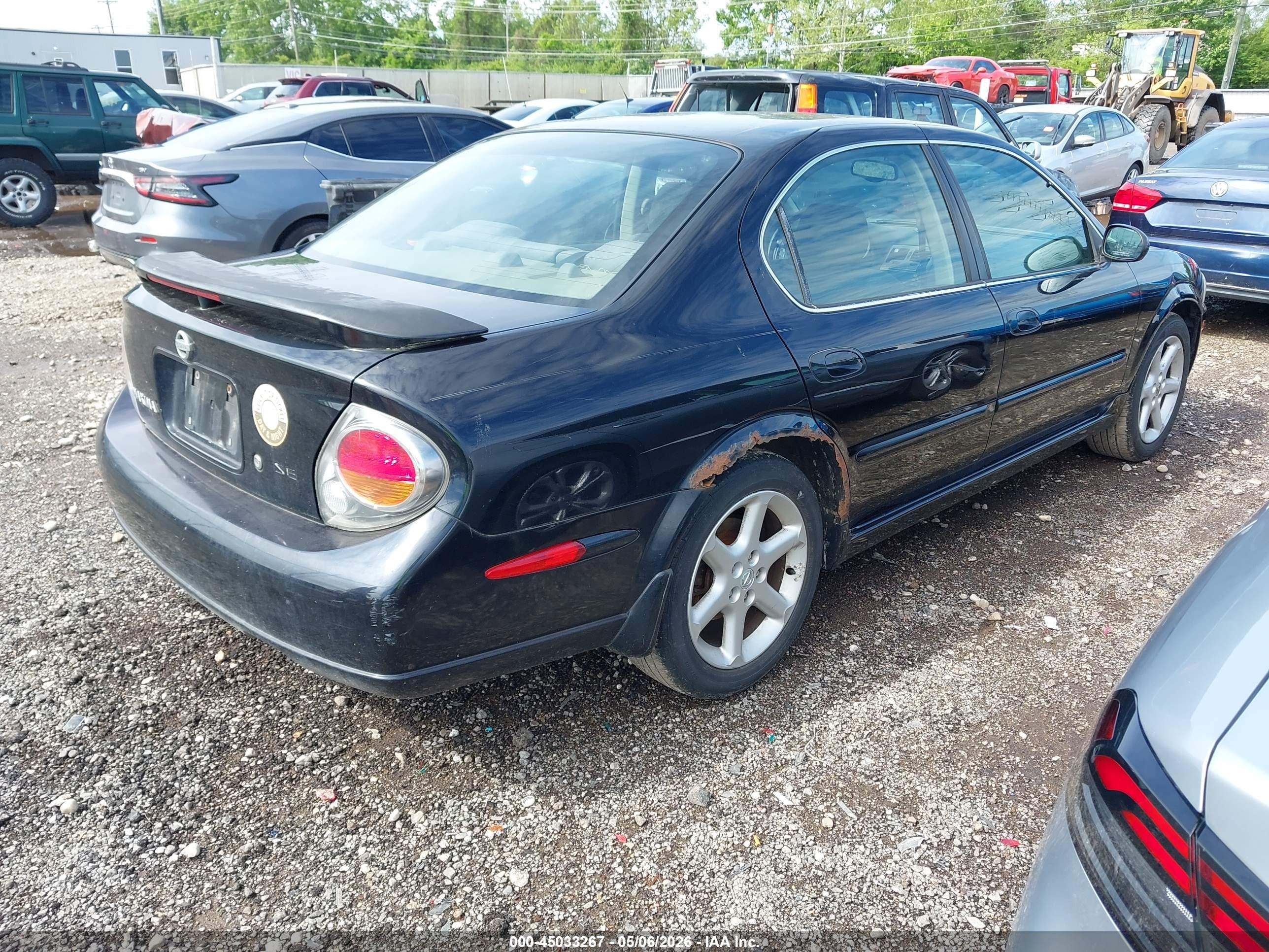 NISSAN MAXIMA image 4
