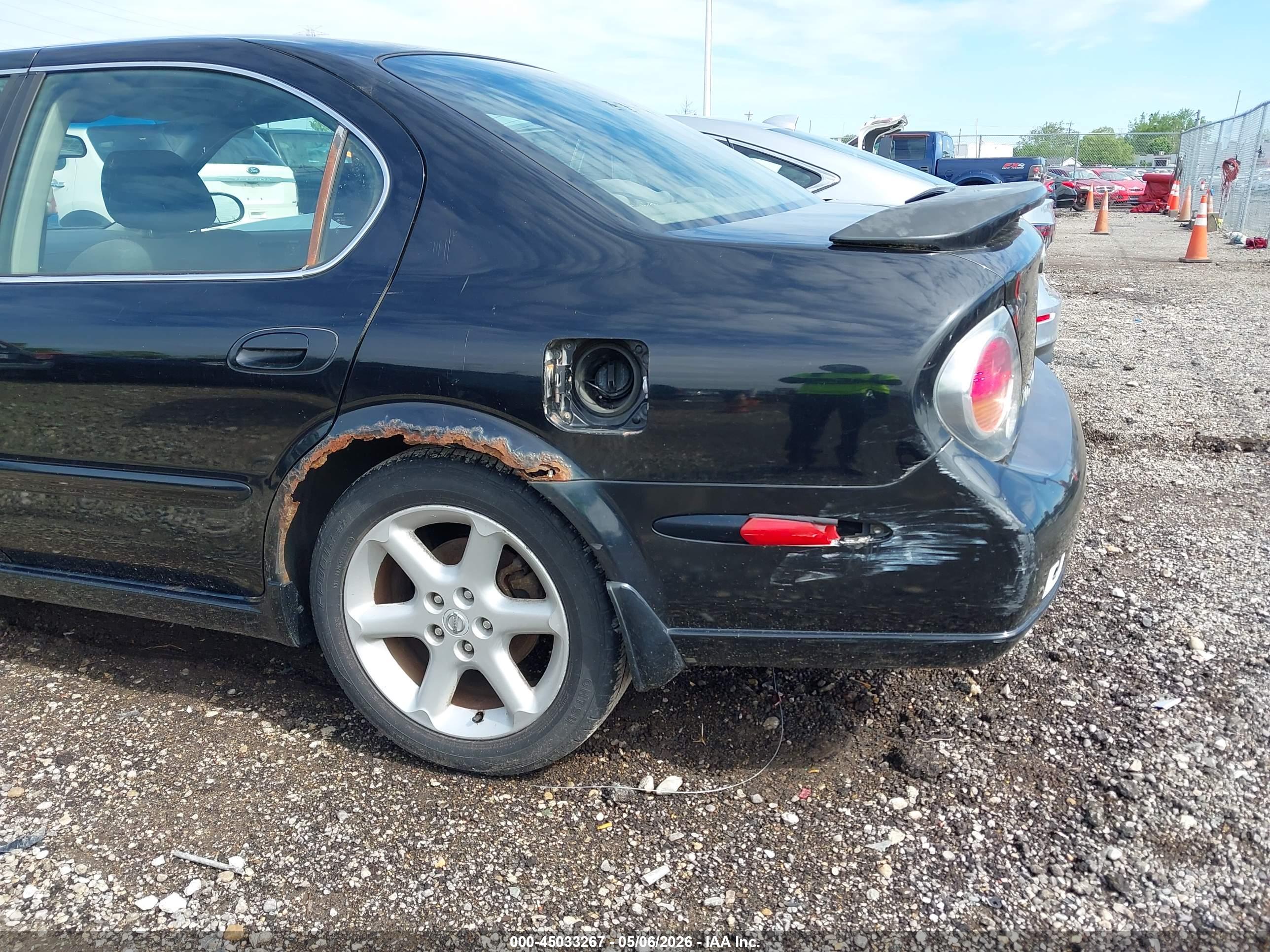 NISSAN MAXIMA image 6