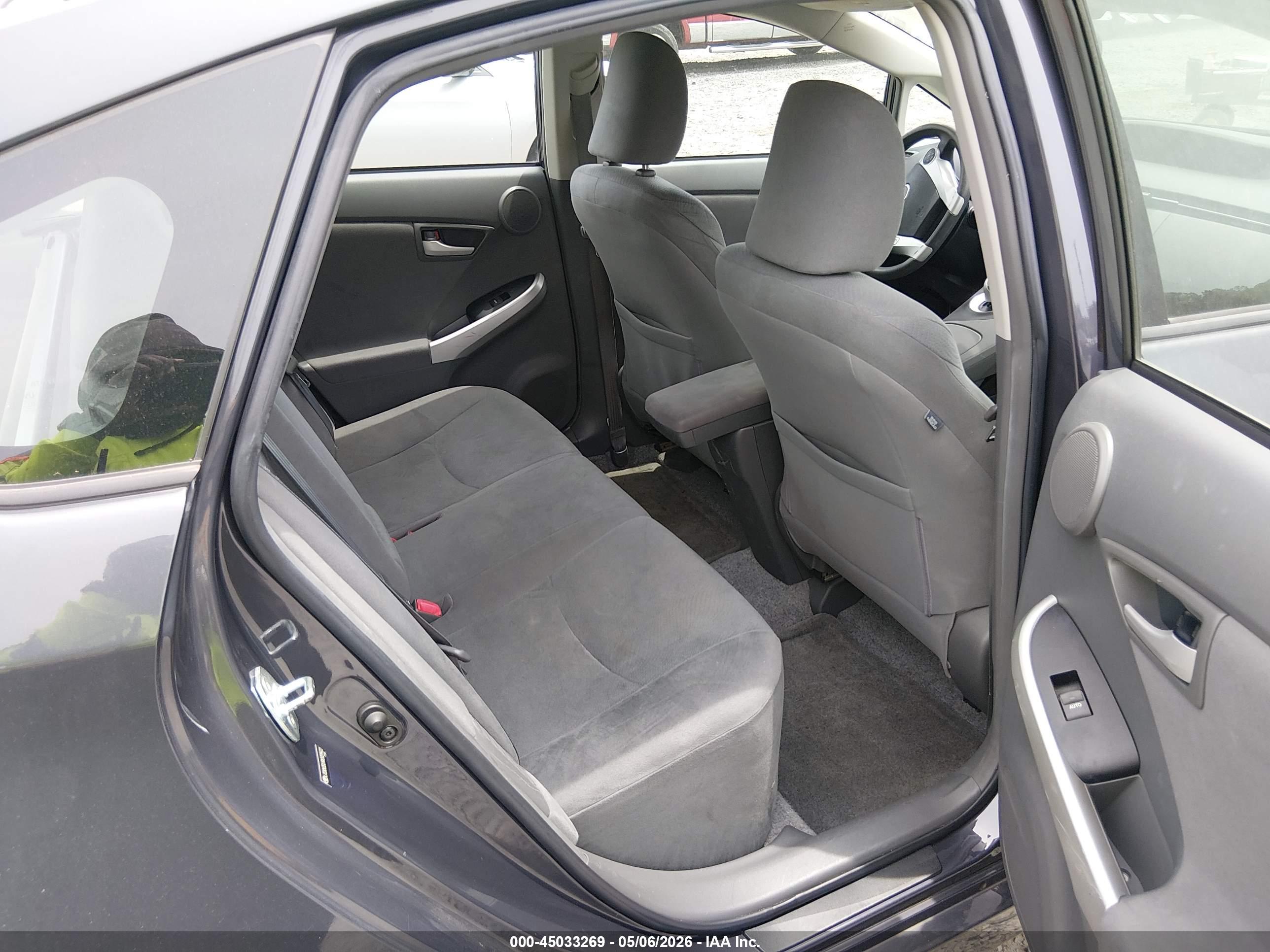 TOYOTA PRIUS image 8