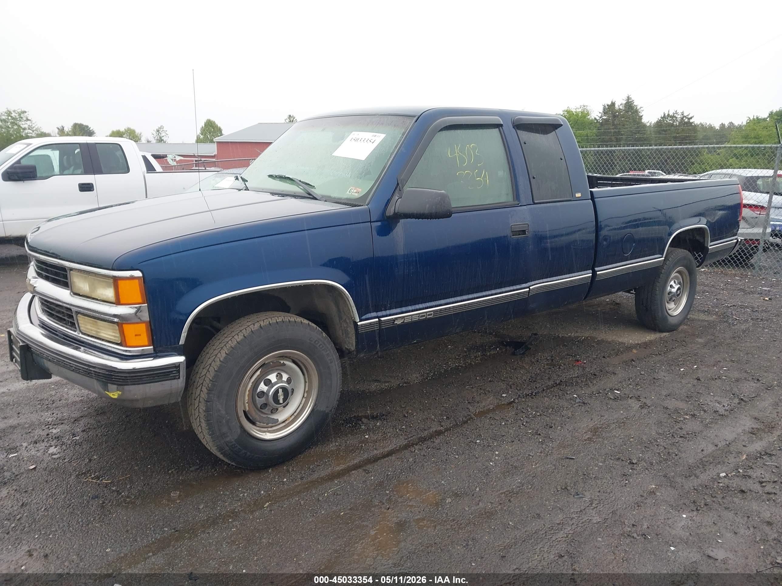 CHEVROLET C2500 image 2