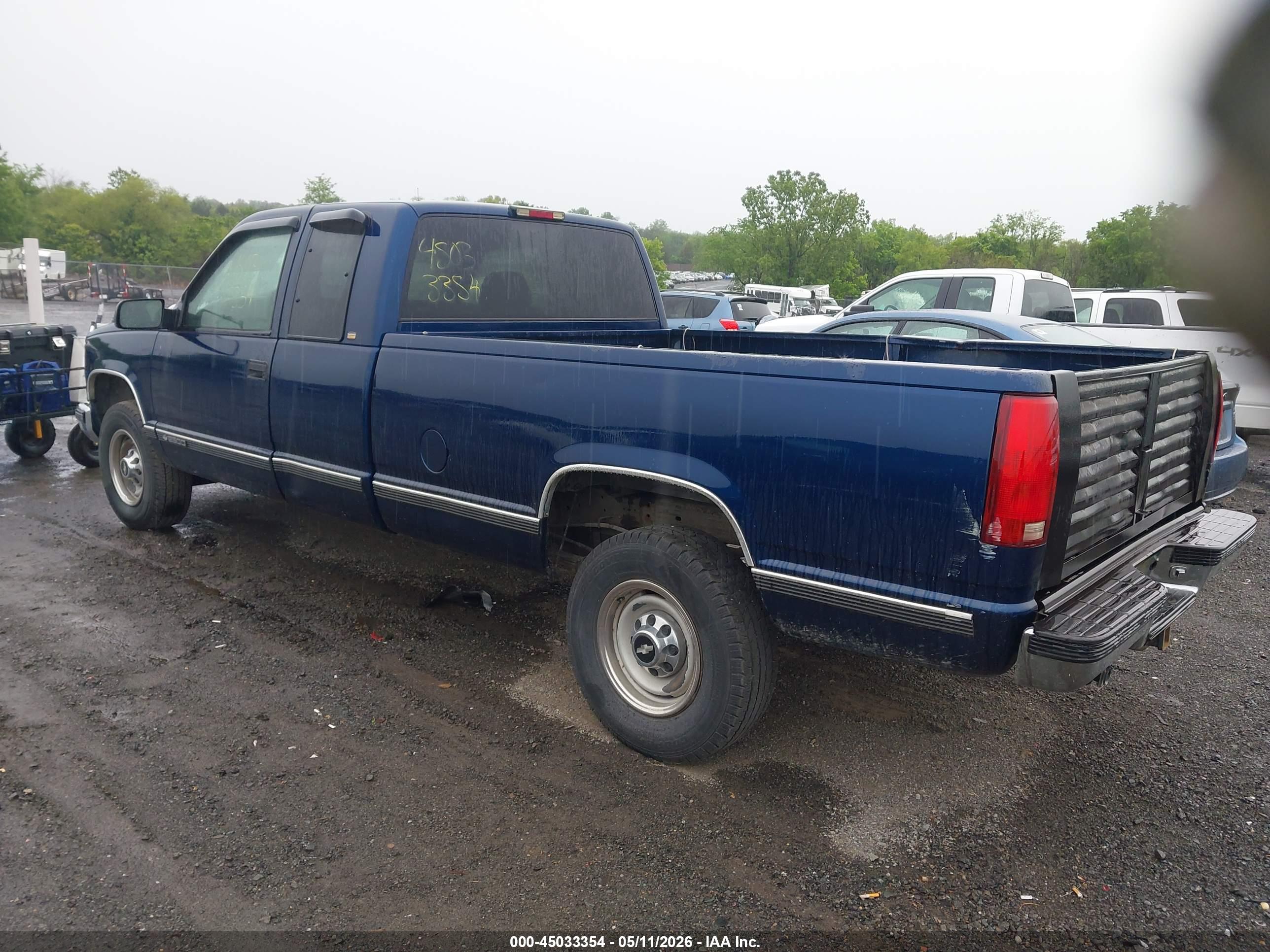 CHEVROLET C2500 image 3