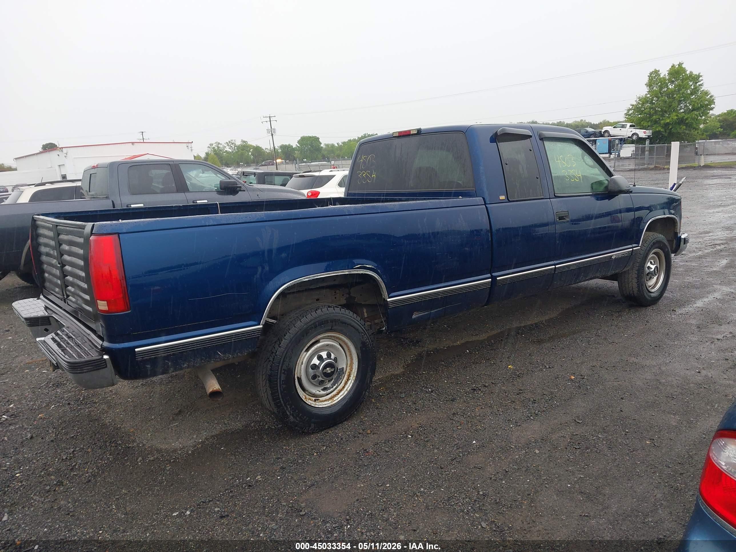 CHEVROLET C2500 image 4