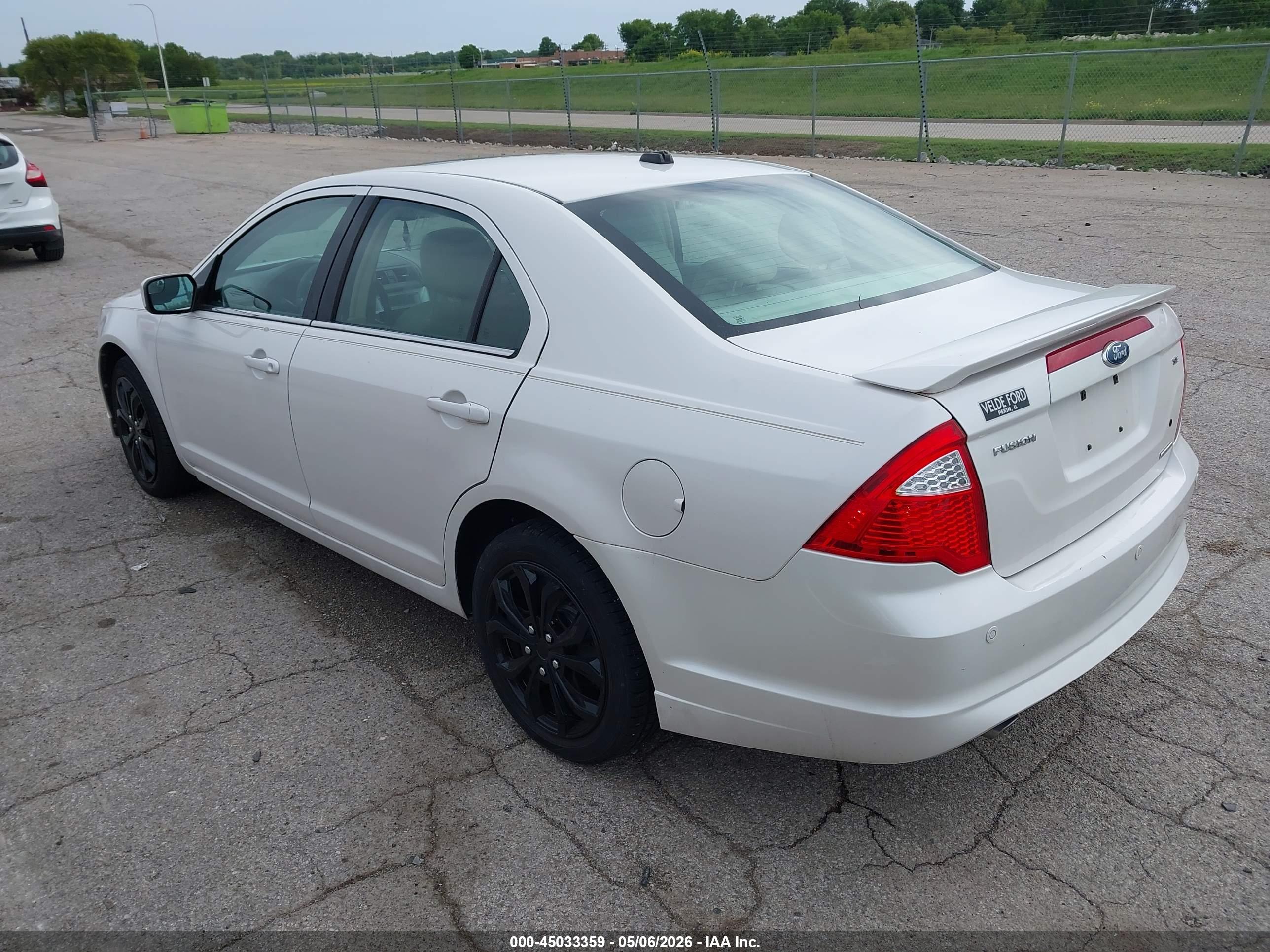 FORD FUSION image 3