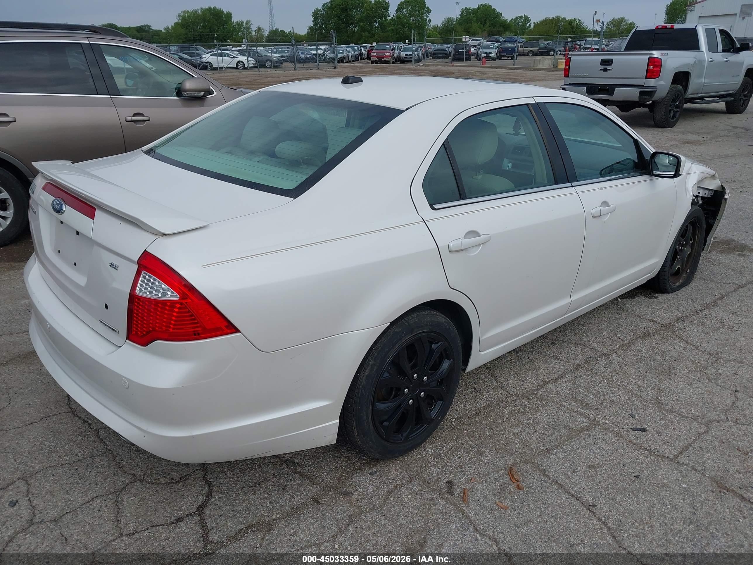FORD FUSION image 4