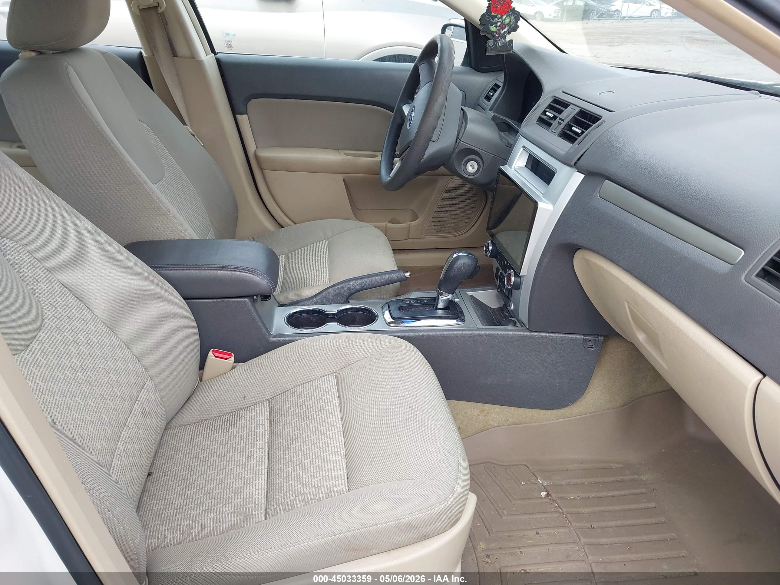 FORD FUSION image 5