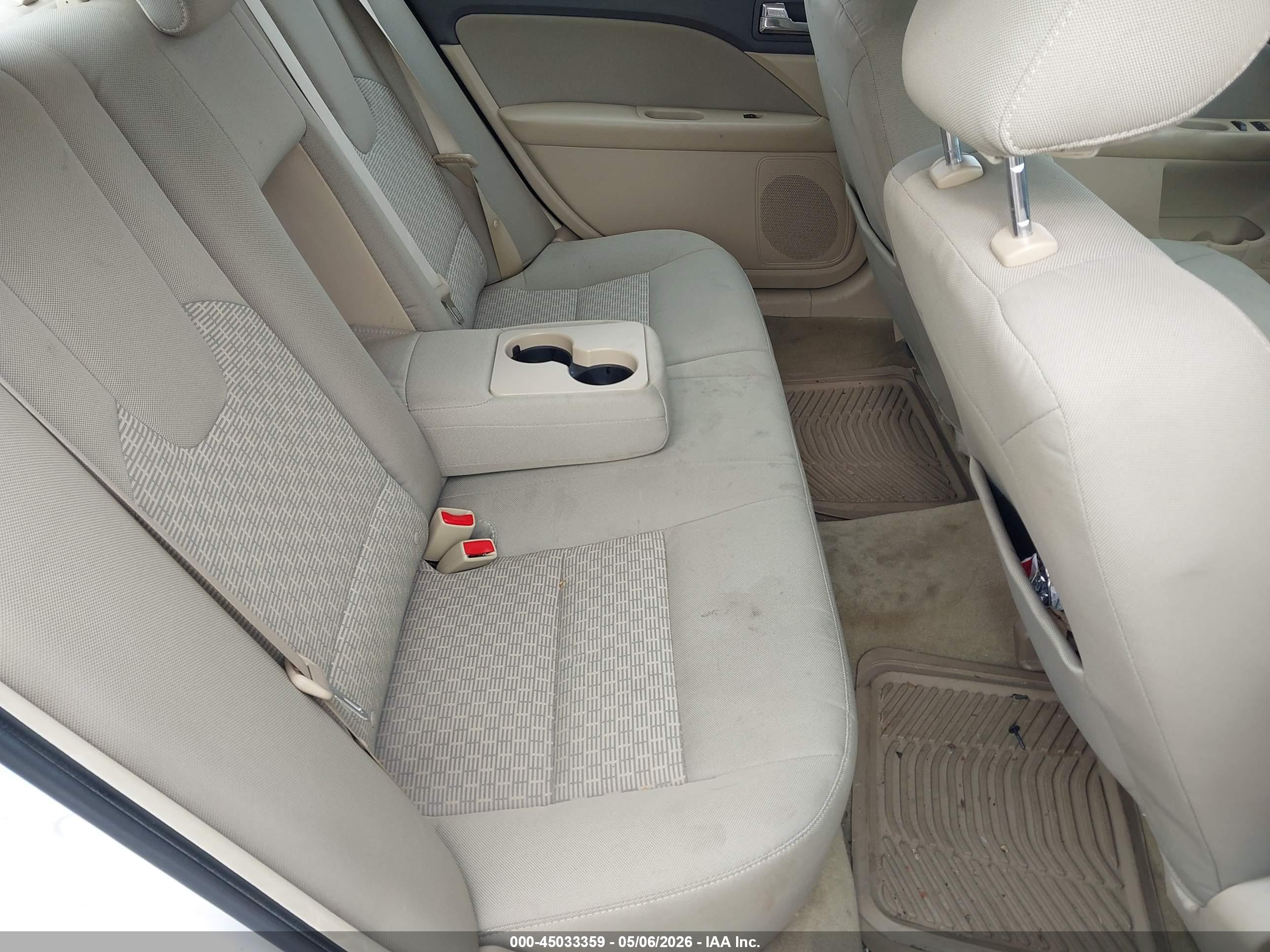 FORD FUSION image 8