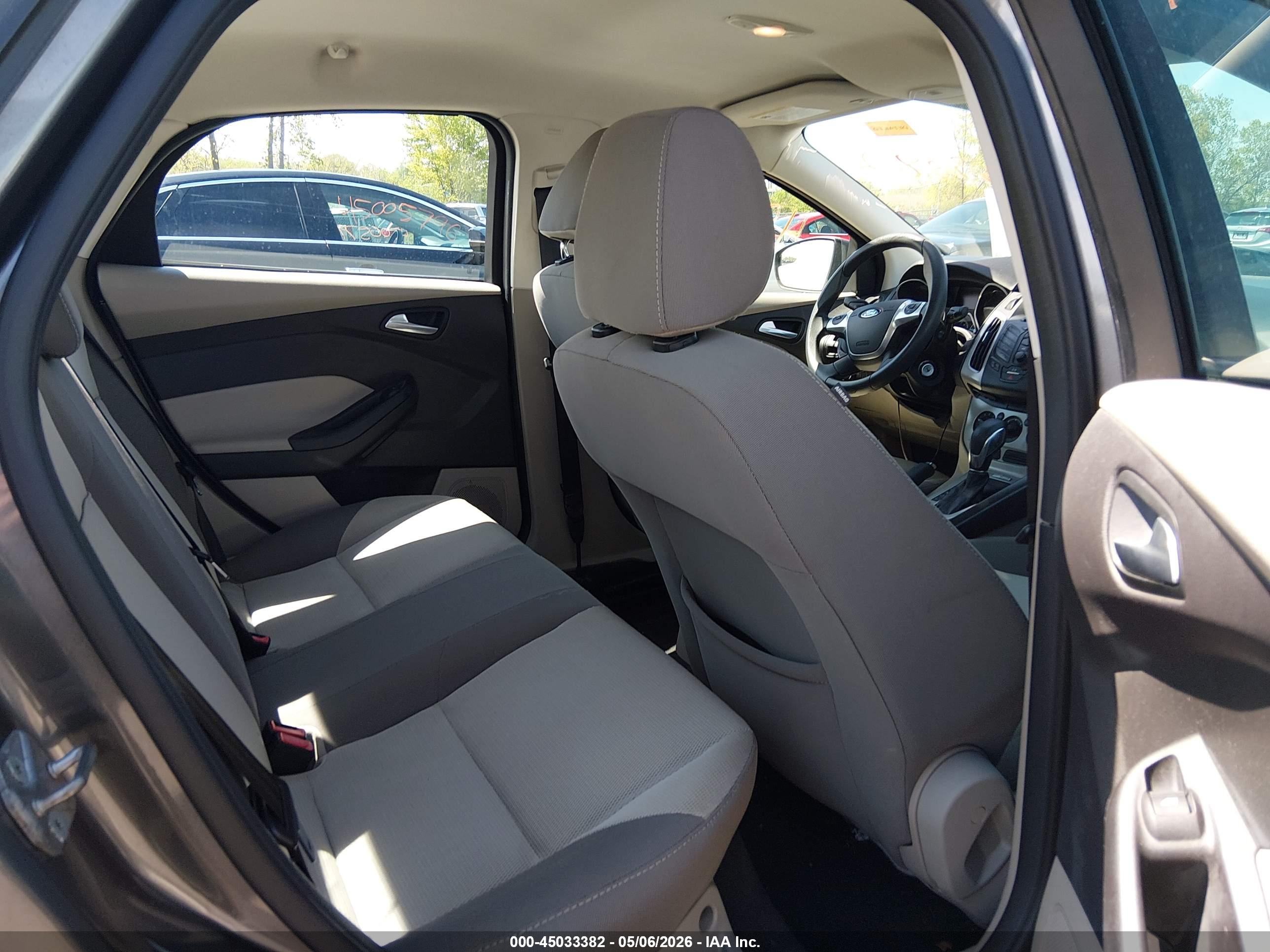 FORD FOCUS image 8
